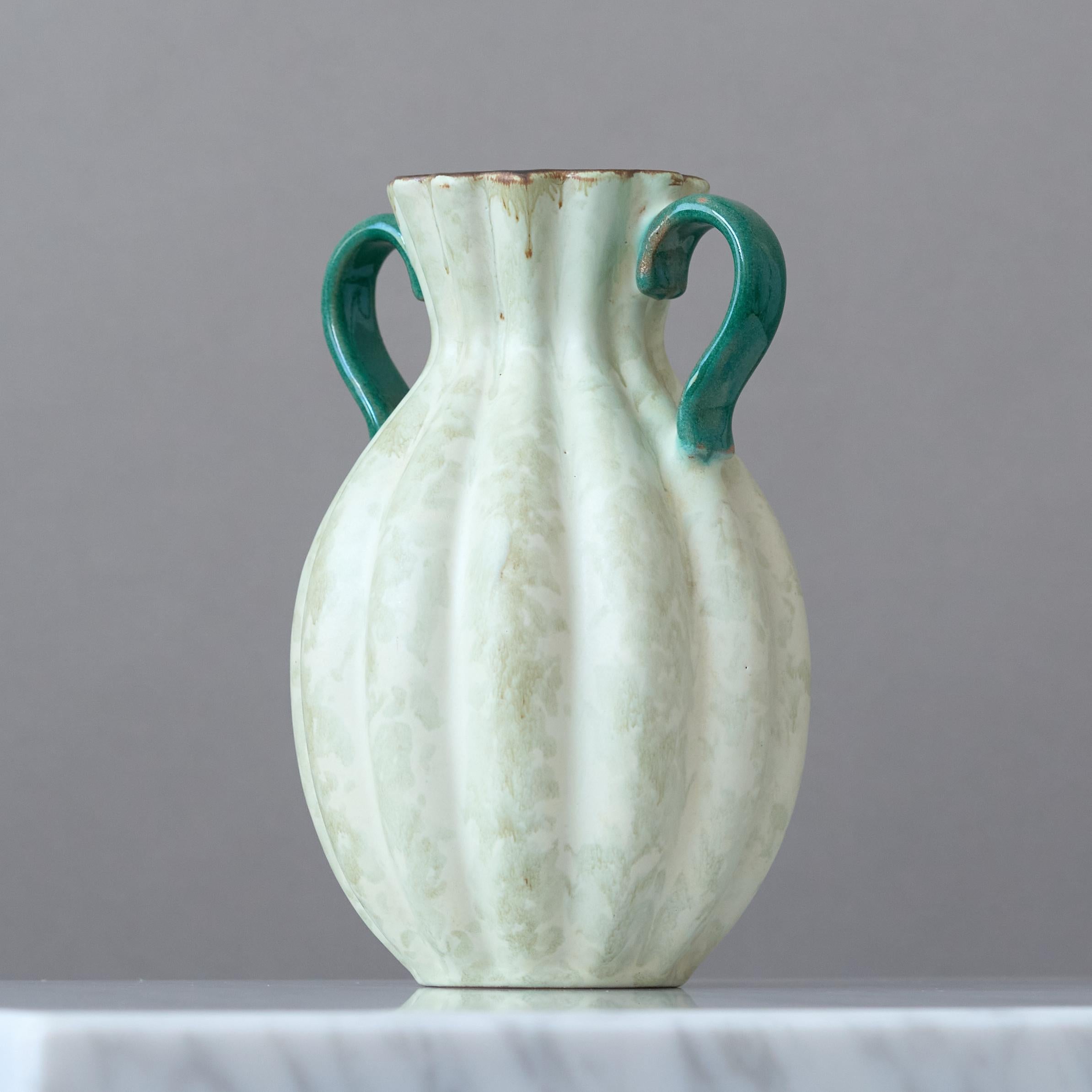 Ceramica Vaso Art Deco in ceramica bianca di Anna-Lisa Thomson, Upsala Ekeby, Svezia anni '30 in vendita