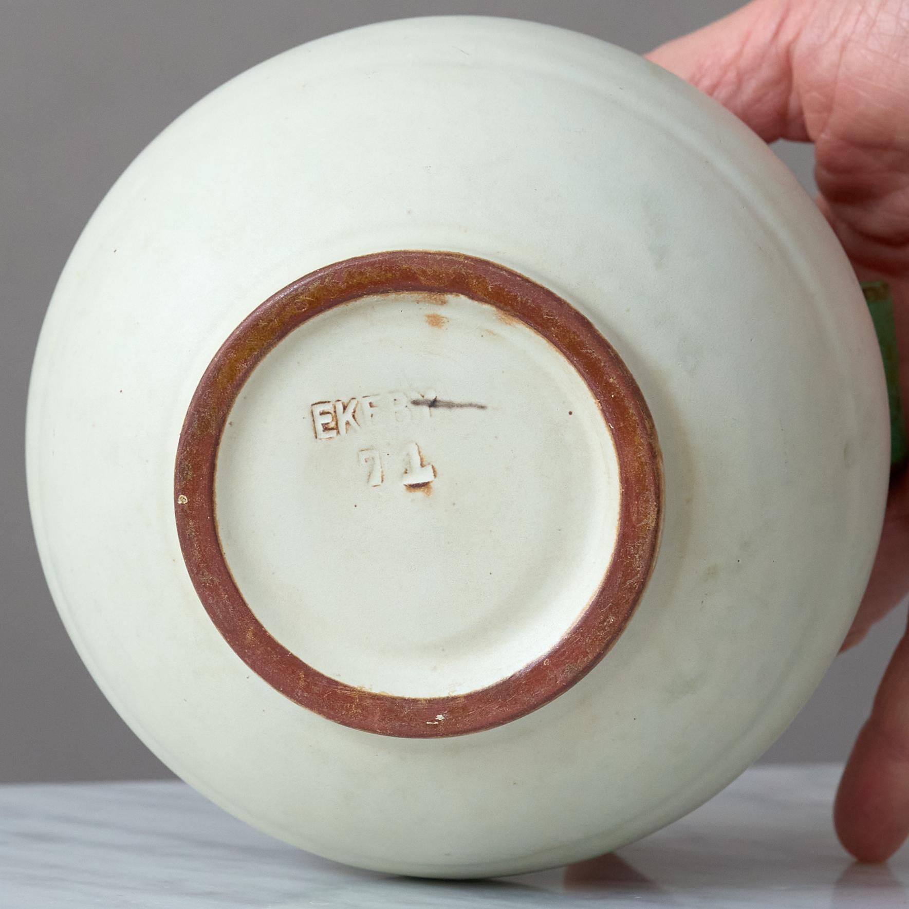 Vase Art Déco en céramique blanc cassé par Harald Östergren, Upsala Ekeby, Suède années 1930 en vente 1