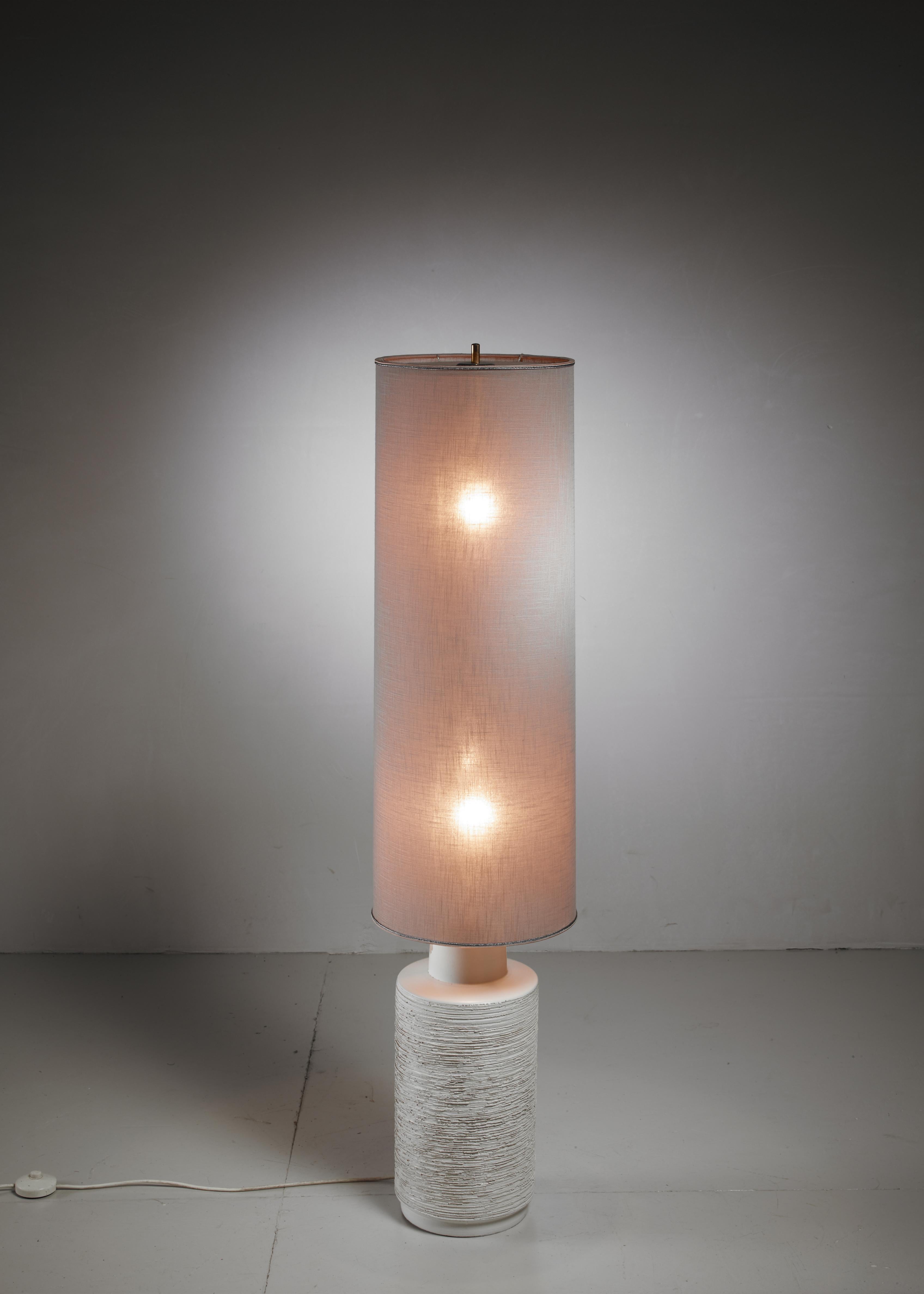 Mid-Century Modern Off-White Ceramic Floor Lamp with Large Cylindric Shade, Italy, 1960s For Sale