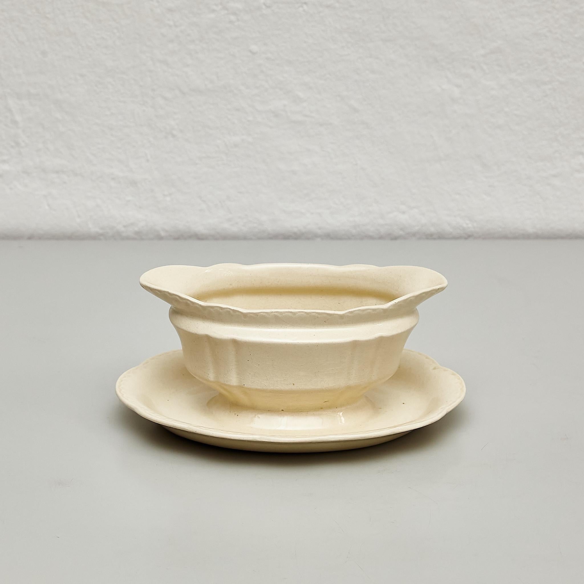 Off White Ceramic Sauceboat, circa 1940 In Good Condition For Sale In Barcelona, ES