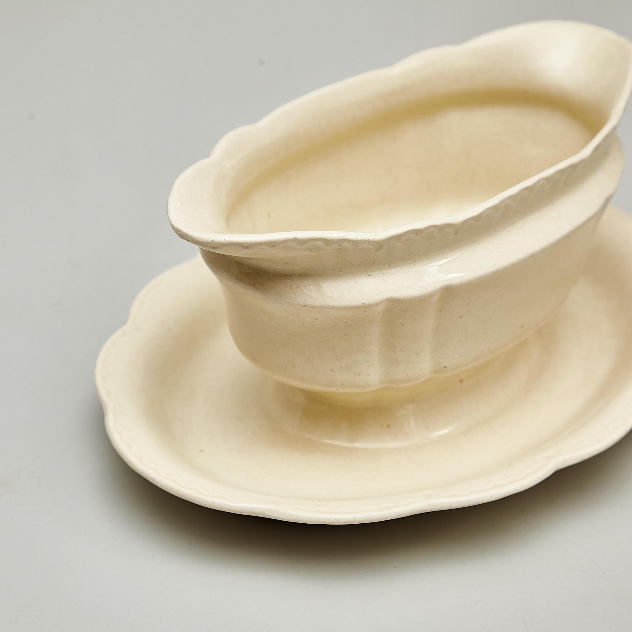 Off-White-Keramik-Sauerkanne, um 1940 im Angebot 1