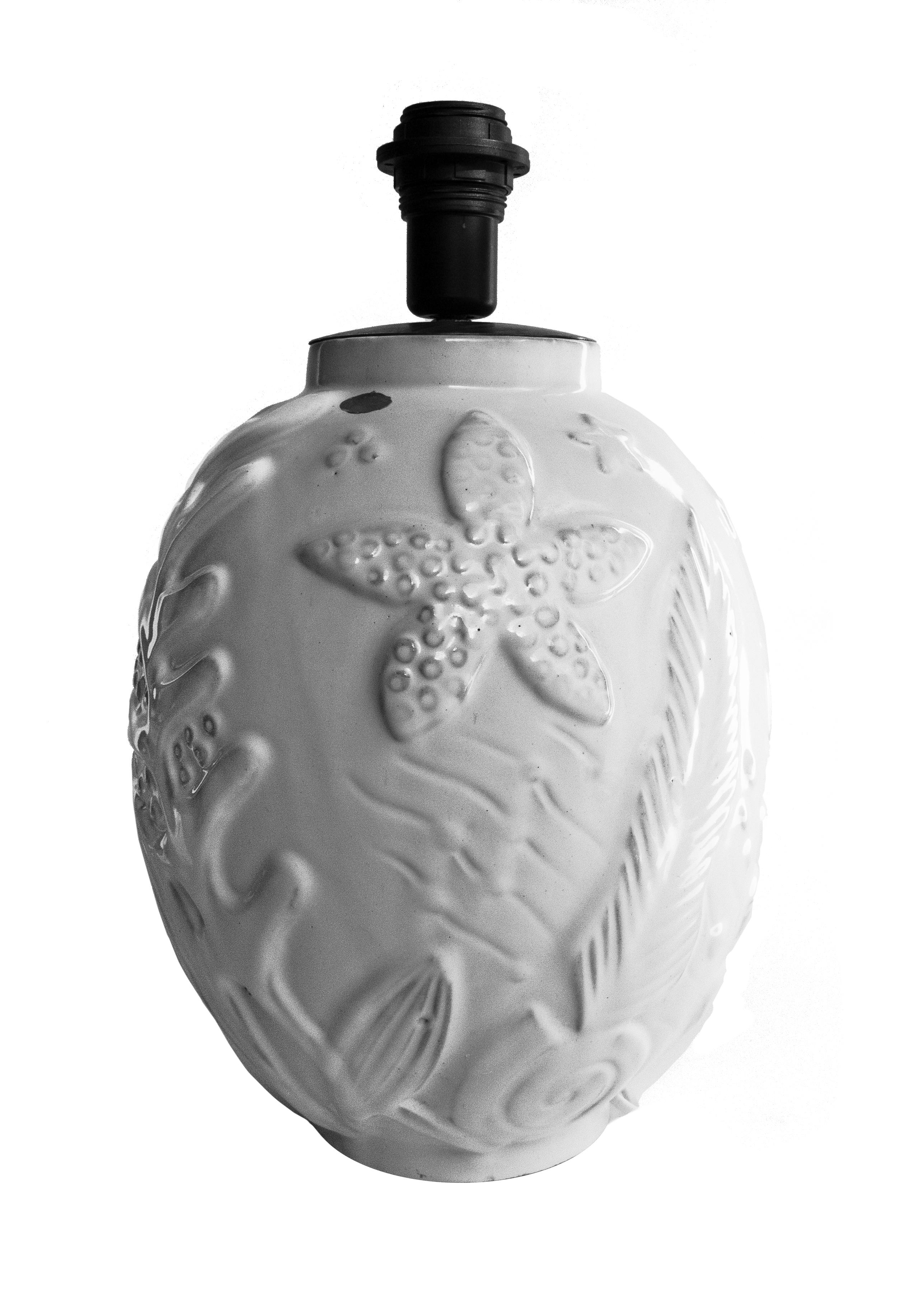 Scandinavo moderno Lampada da tavolo Upsala Ekeby in ceramica bianca di Anna-Lisa Thomson, 