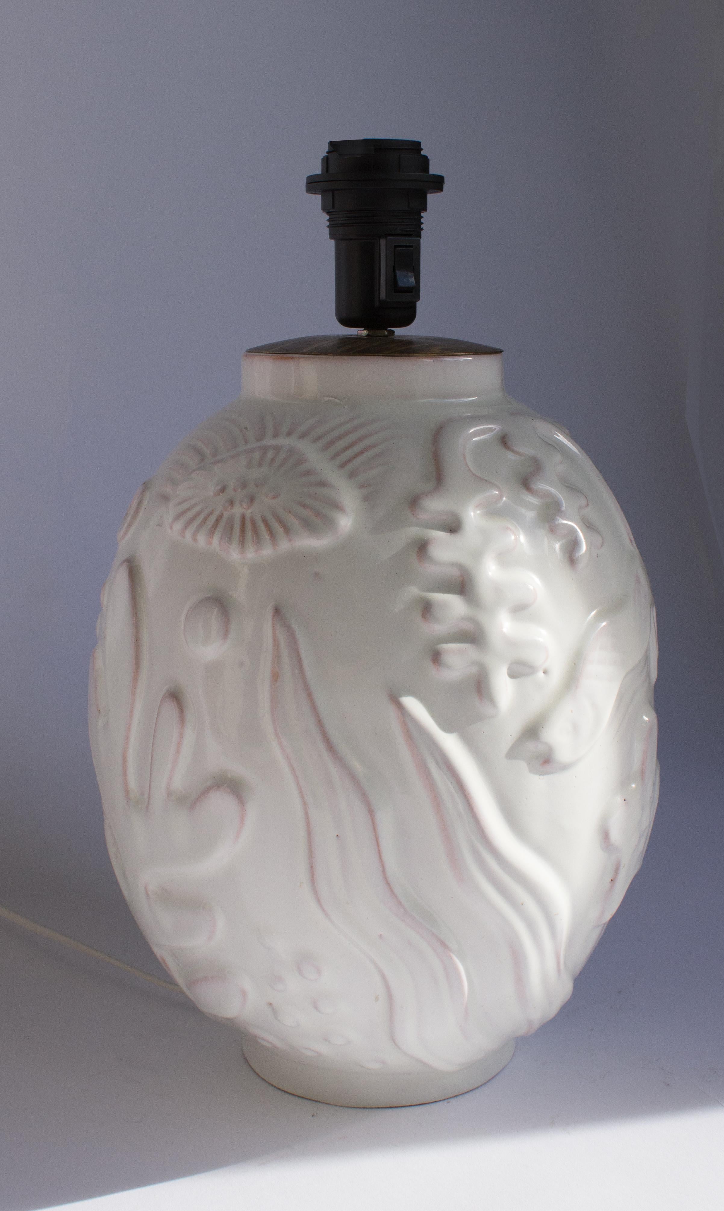 Grès porcellanato Lampada da tavolo Upsala Ekeby in ceramica bianca di Anna-Lisa Thomson, 