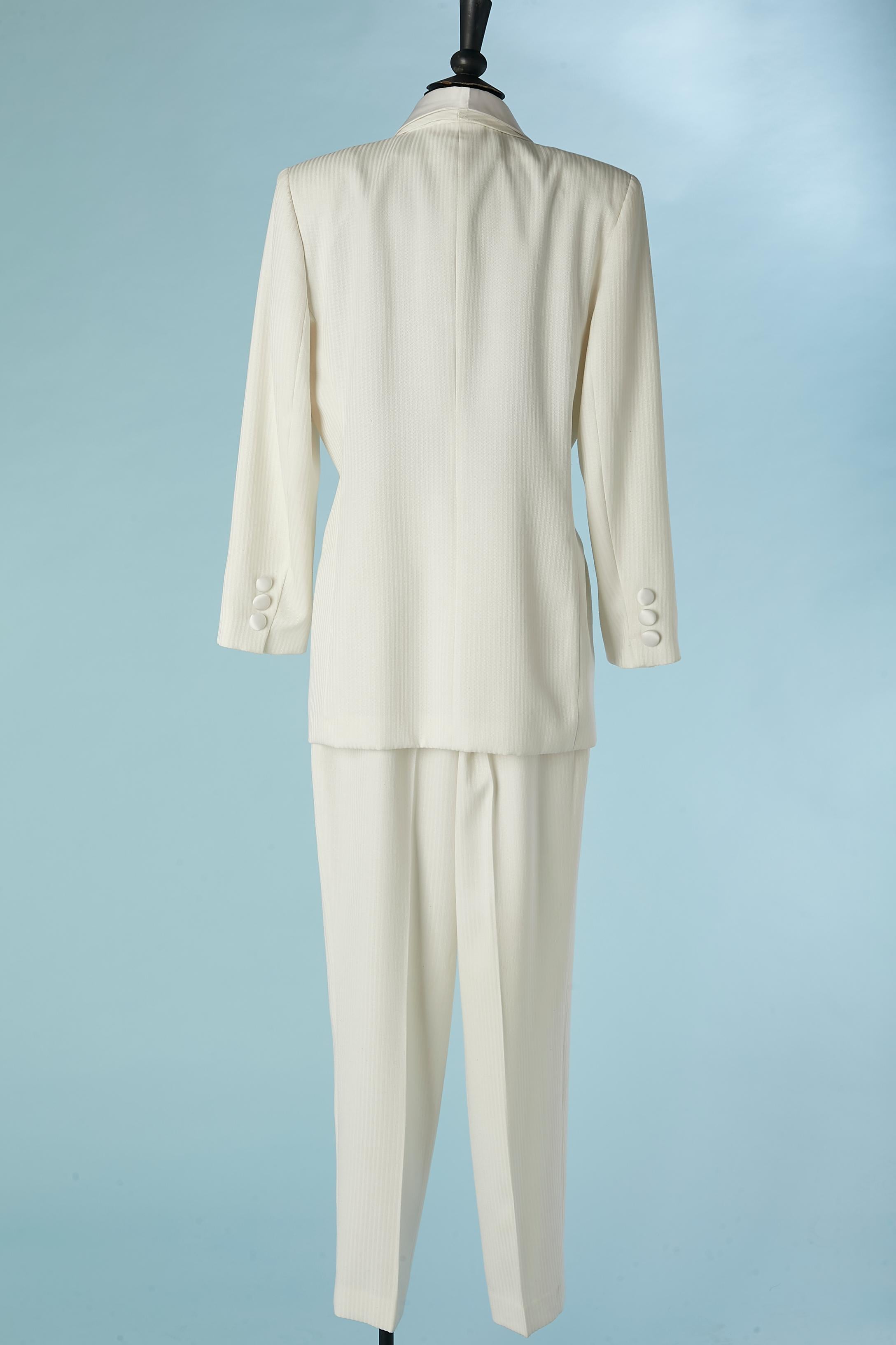 Off-white Chevron Smoking-Anzug mit Satinkragen Christian Dior ca. 1980er Jahre  im Angebot 3