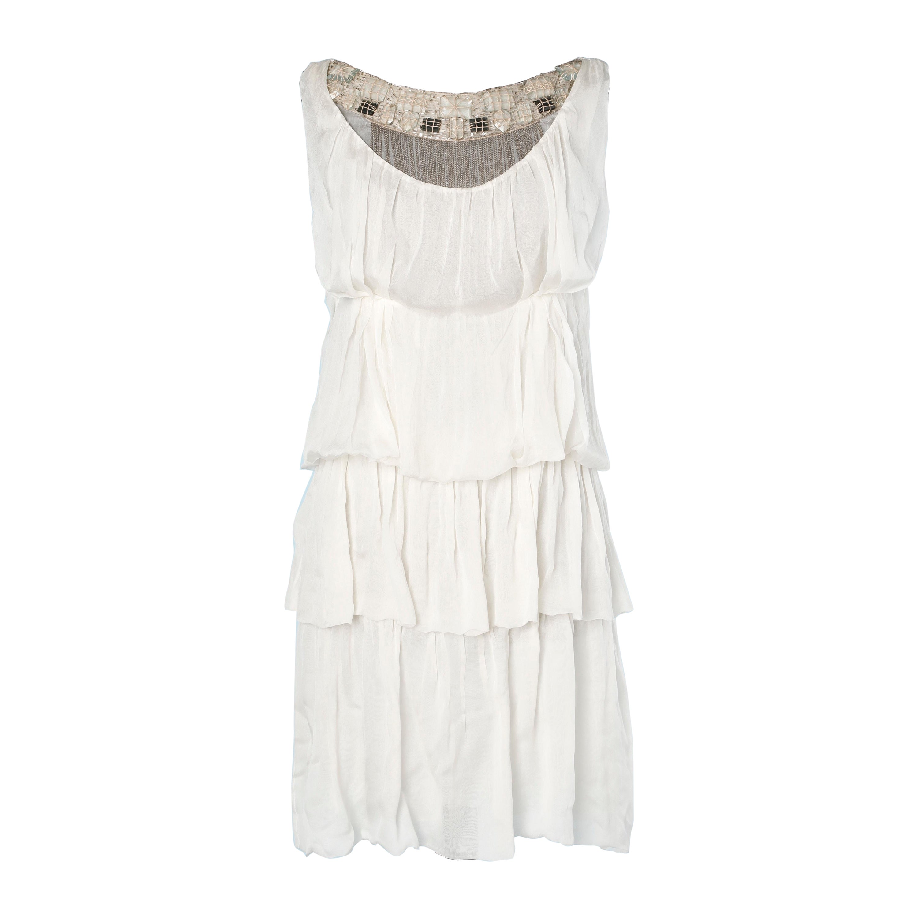 Vestido de gasa blanco roto con flecos de cabujón y cadena metálica Alberta Ferretti en venta