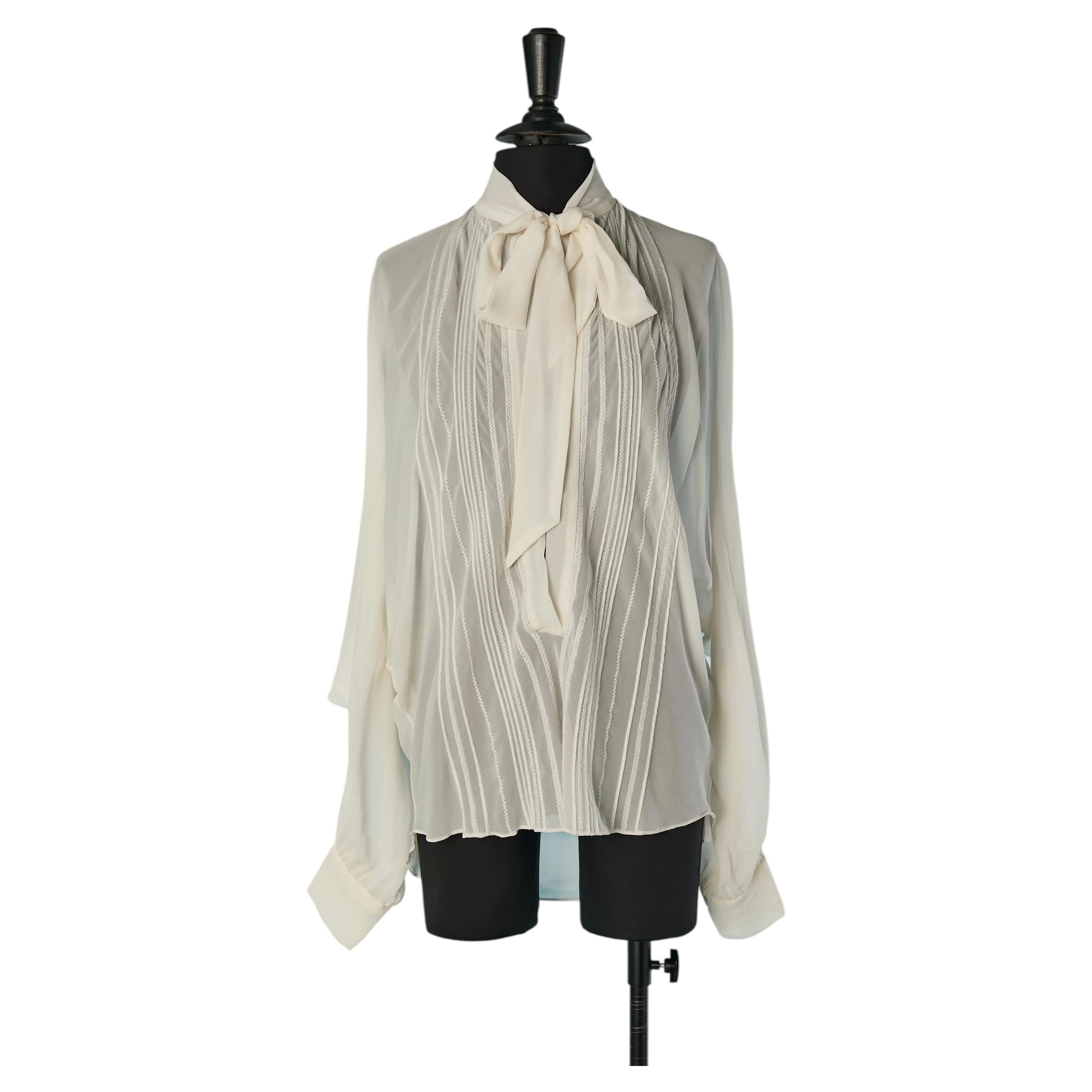 Off-white Chiffonhemd mit Fliege und Fadenstickerei ALEXANDRE VAUTHIER im Angebot