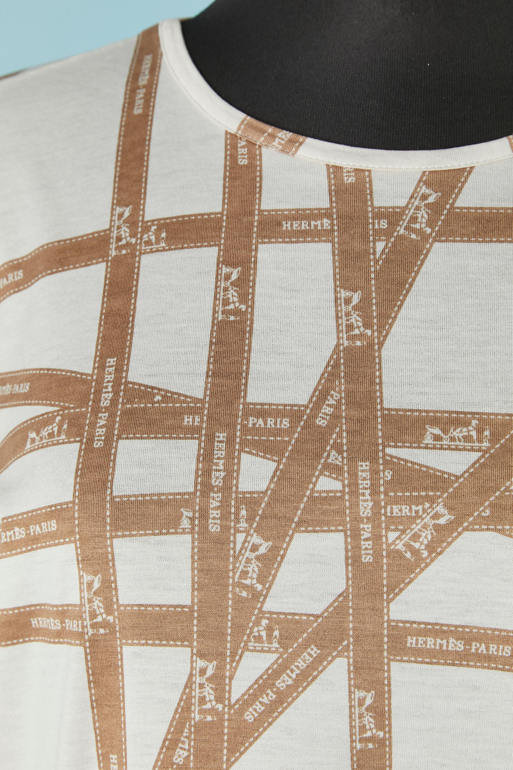 Tee-shirt en jersey de coton blanc cassé avec imprimé ruban de marque beige. 
TAILLE M 