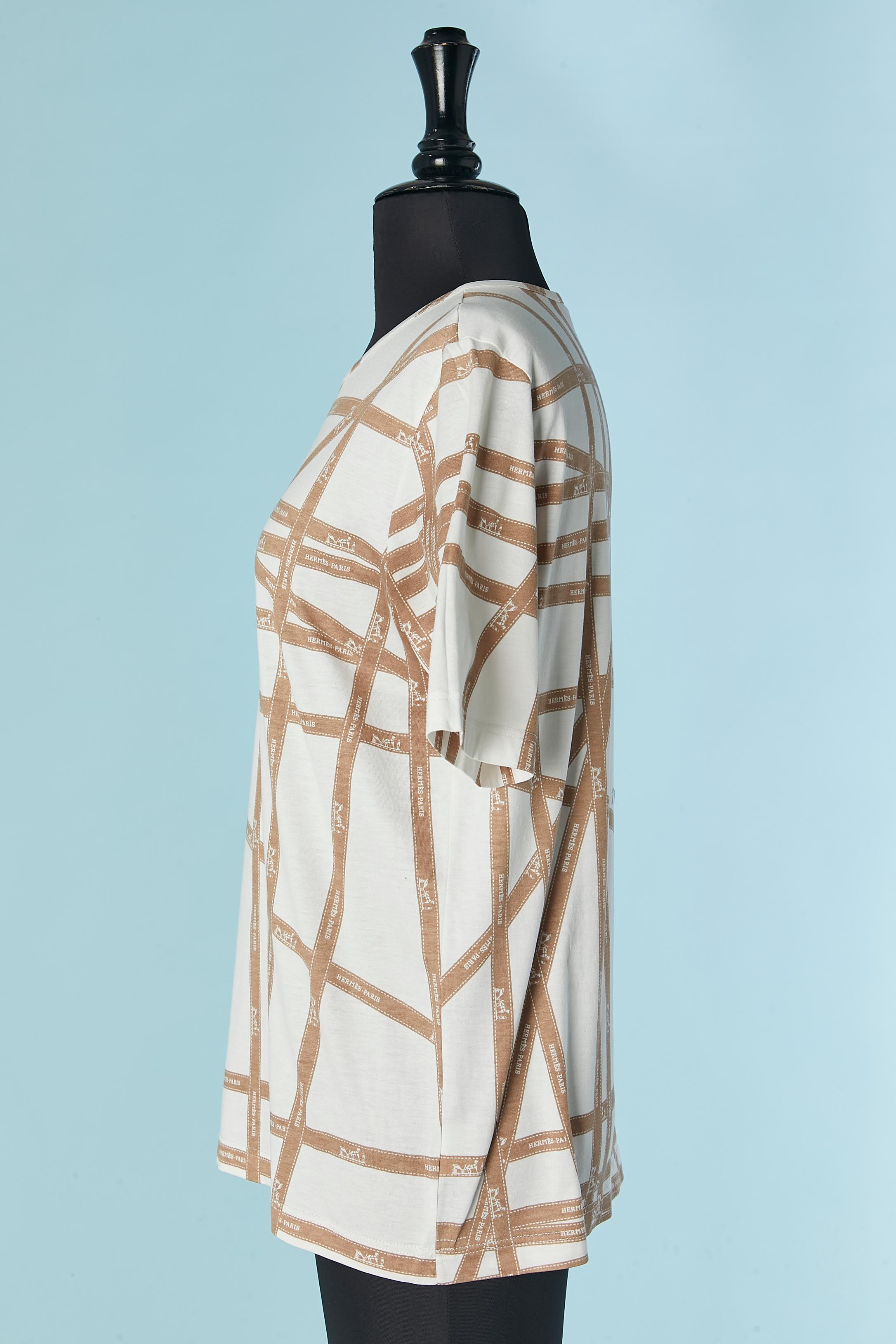 Beige tee-shirt en jersey de coton blanc cassé avec imprimé ruban de marque beige HERMÈS en vente