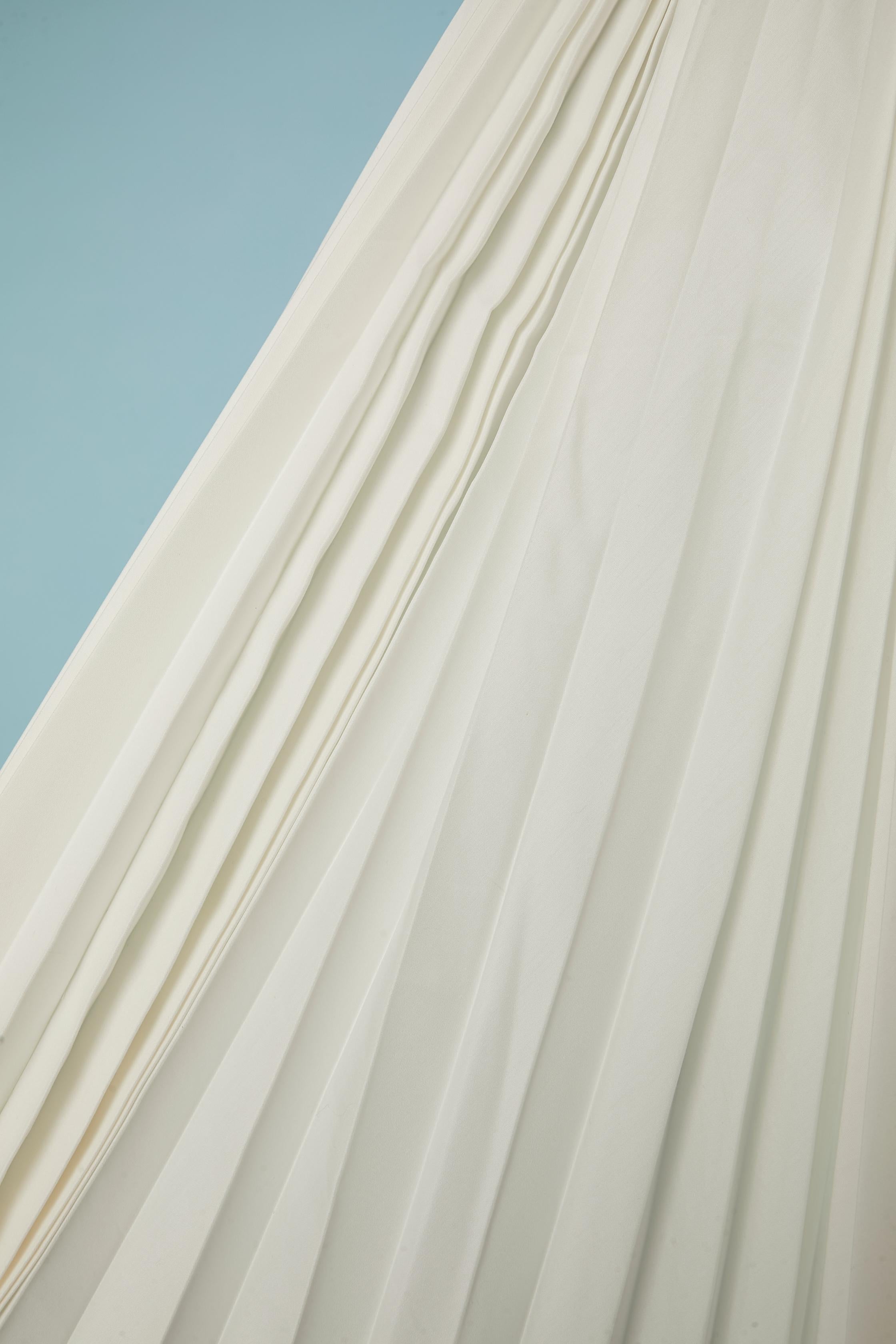 Falda plisada Sun-ray de algodón blanco roto. Cremallera invisible y cierre de corchete en el lado izquierdo. 
TALLA 34 (Fr) XS 