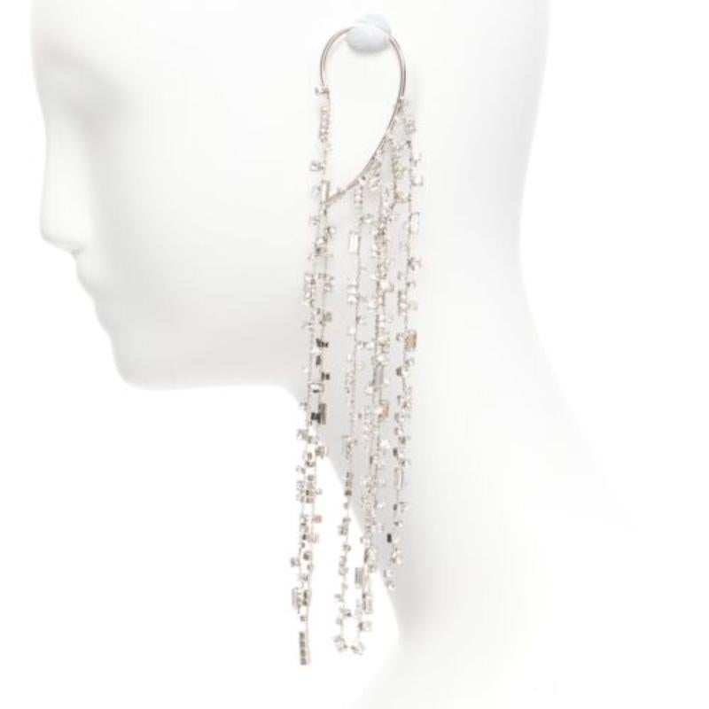 OFF WHITE Kristall-Kronleuchter Silber Metall Clip auf Ohrmanschette einzeln
Referenz: BSHW/A00103
Marke: Off White
Designer: Virgil Abloh
MATERIAL: Metall
Farbe: Silber, Klar
Muster: Solide
Verschluss: Clip On
Auskleidung: Silbernes