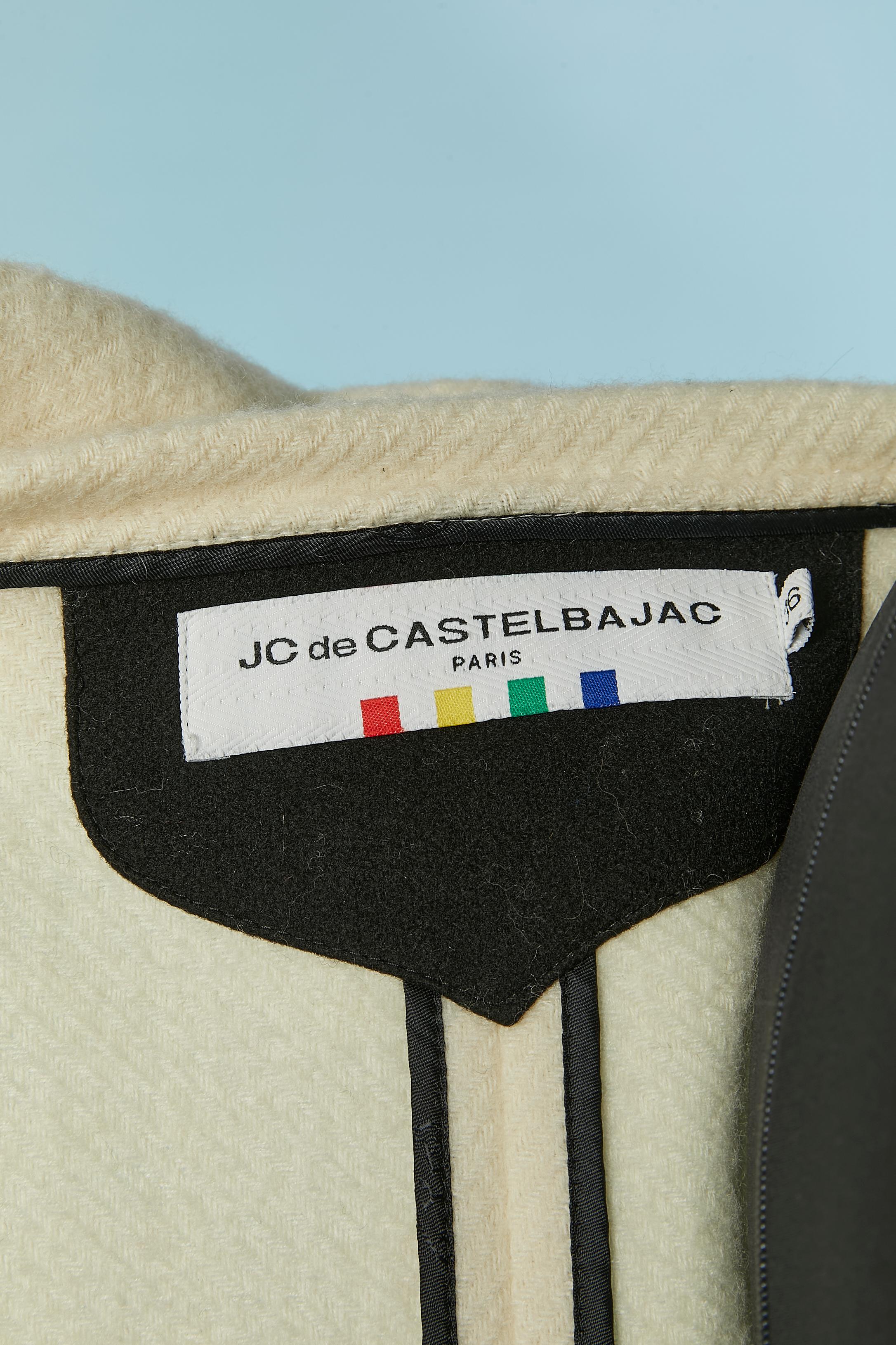 Cappotto doppiopetto bianco sporco con frange e cinturino in pelle JC DE CASTELBAJAC in vendita 5