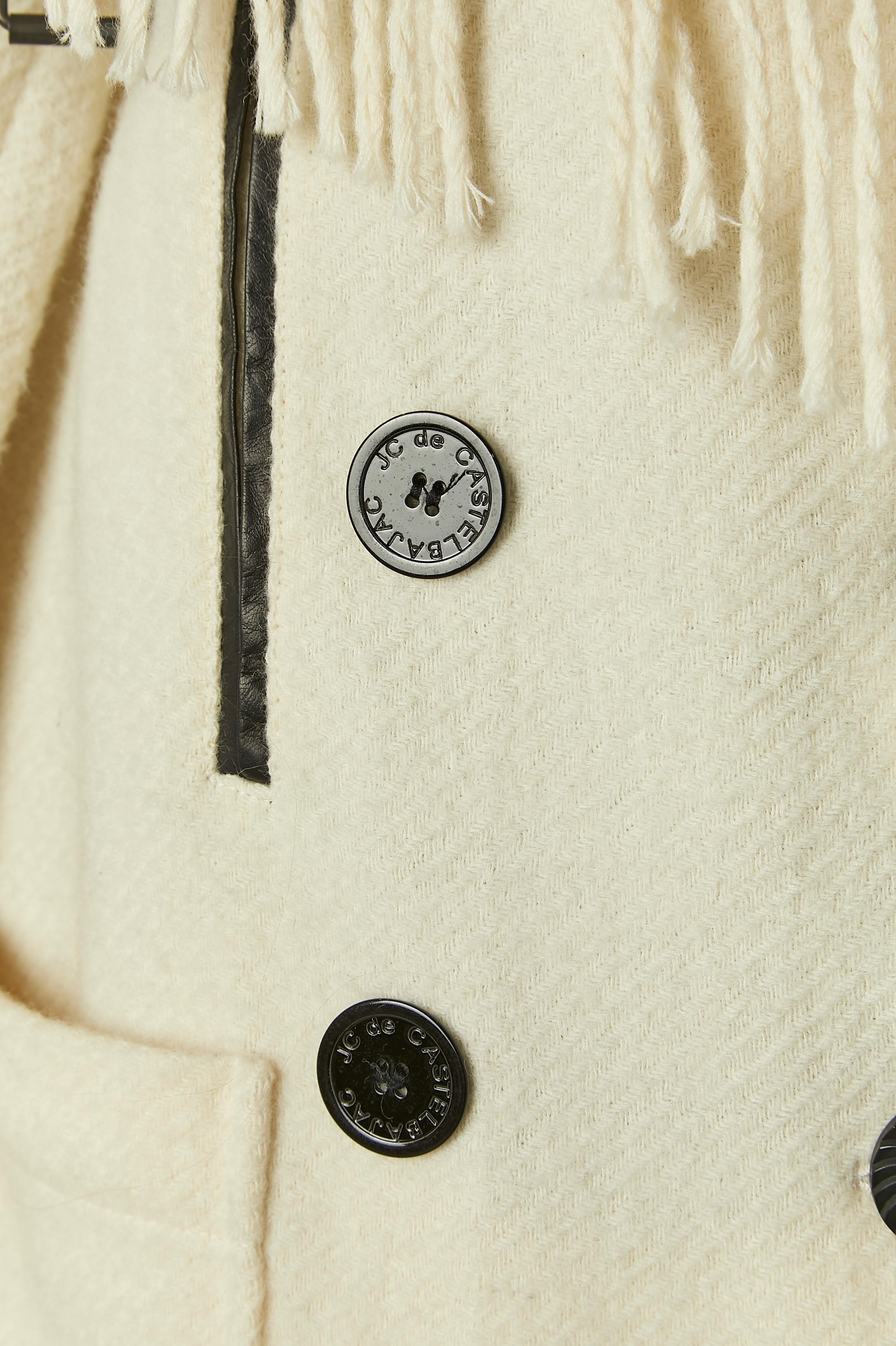 Beige Cappotto doppiopetto bianco sporco con frange e cinturino in pelle JC DE CASTELBAJAC in vendita