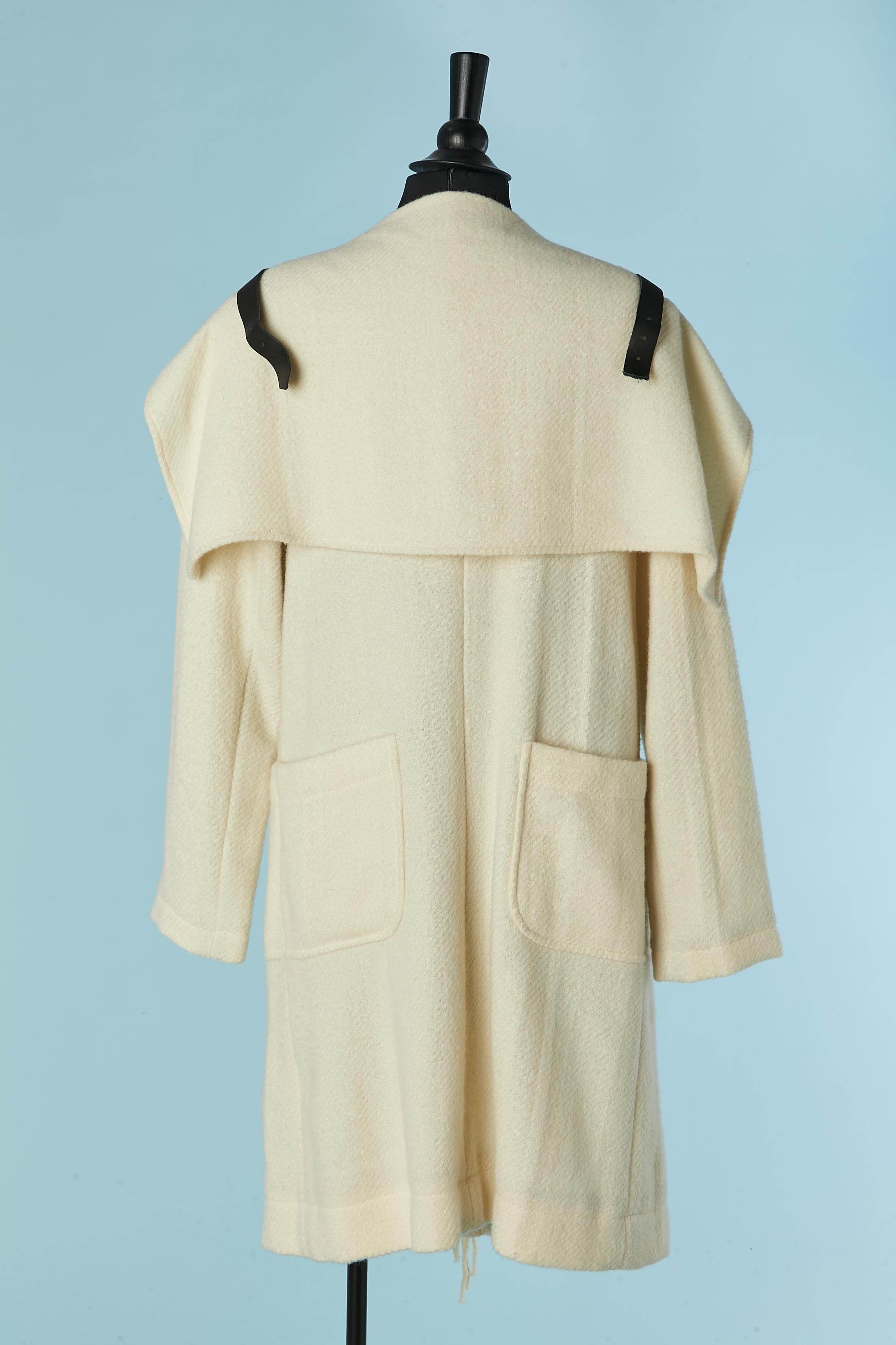 Donna Cappotto doppiopetto bianco sporco con frange e cinturino in pelle JC DE CASTELBAJAC in vendita