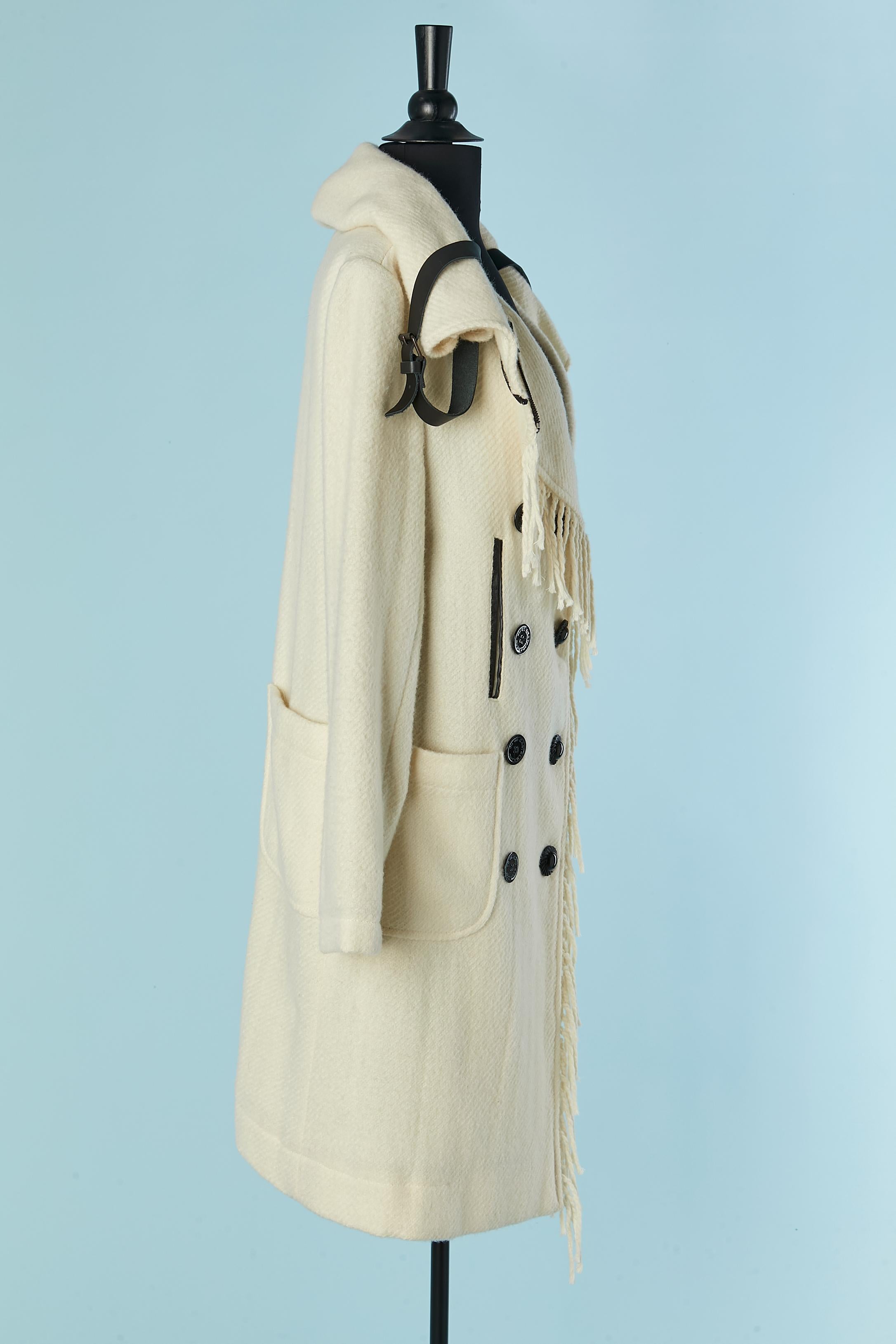 Cappotto doppiopetto bianco sporco con frange e cinturino in pelle JC DE CASTELBAJAC in vendita 2