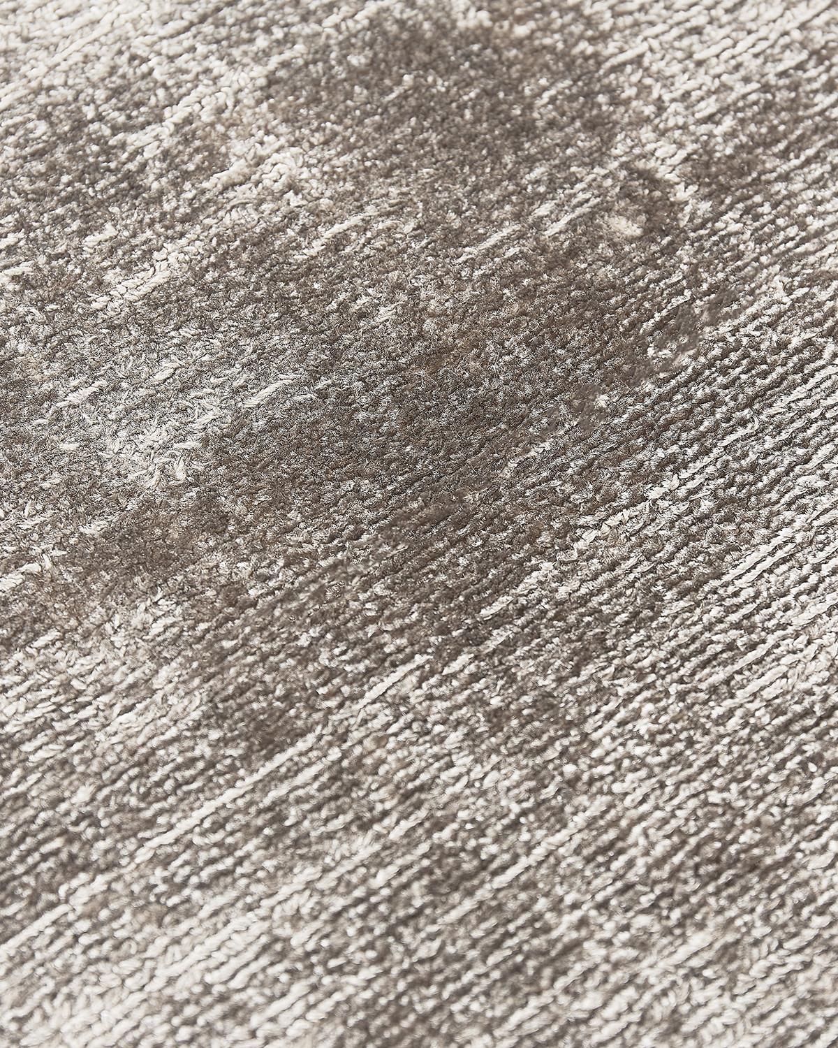 Artisan Hand-woven Off-White 250 Rectangular Rug by Mohebban In New Condition For Sale In Geneve, CH