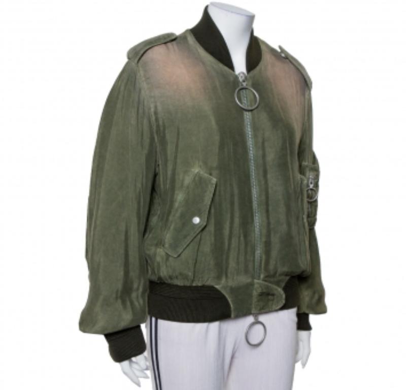 Reflecting urban style and effortless dressing, this bomber jacket from Off-White is just perfect! The green cupro creation features a washed-out effect exterior and has been styled with ribbed trim collars and bottom hems. It comes equipped with
