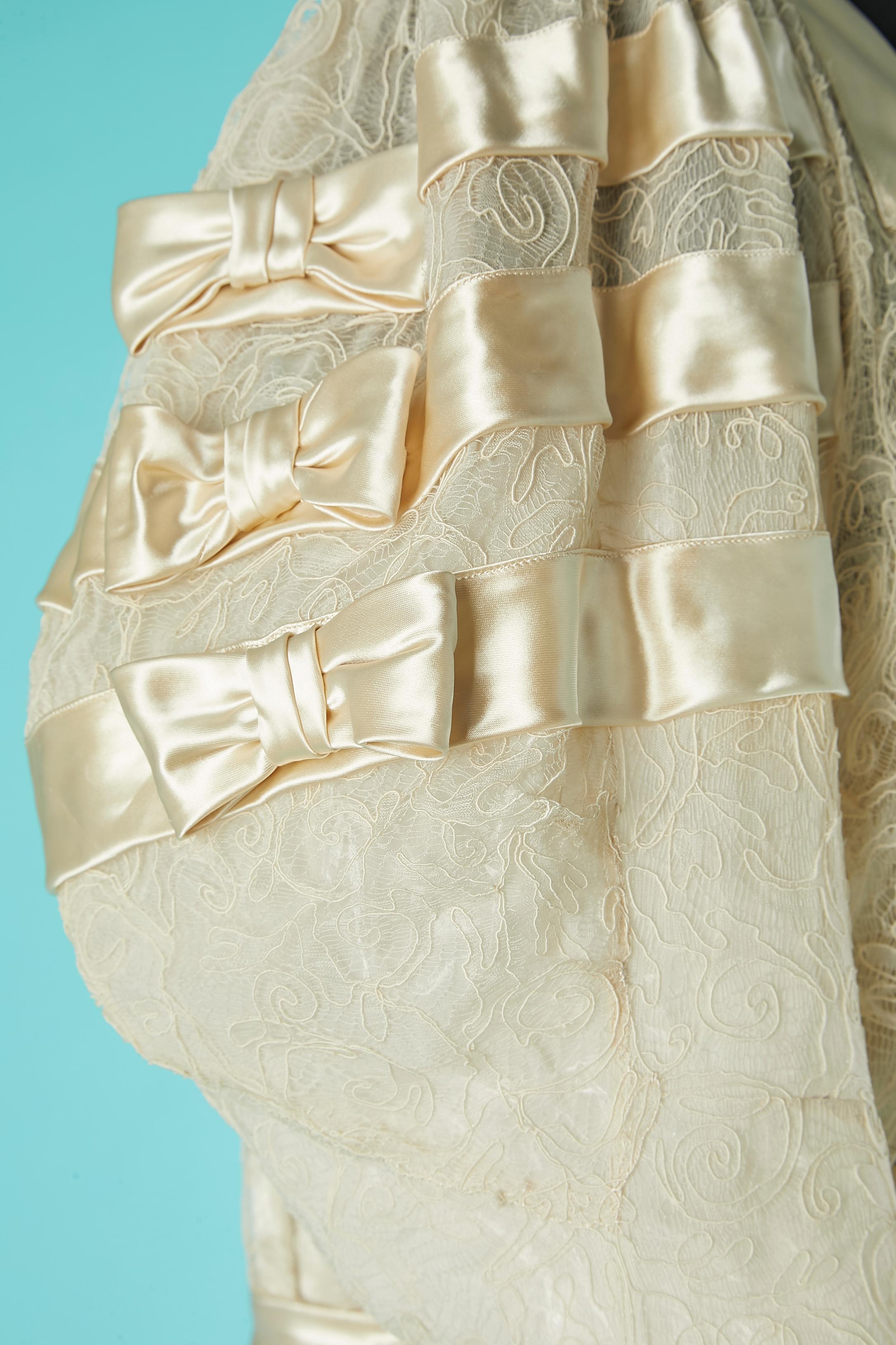  Weißes Hochzeitskleid aus Spitze und Satinbow mit Satinschnürung ca. 1930er Jahre  im Angebot 2