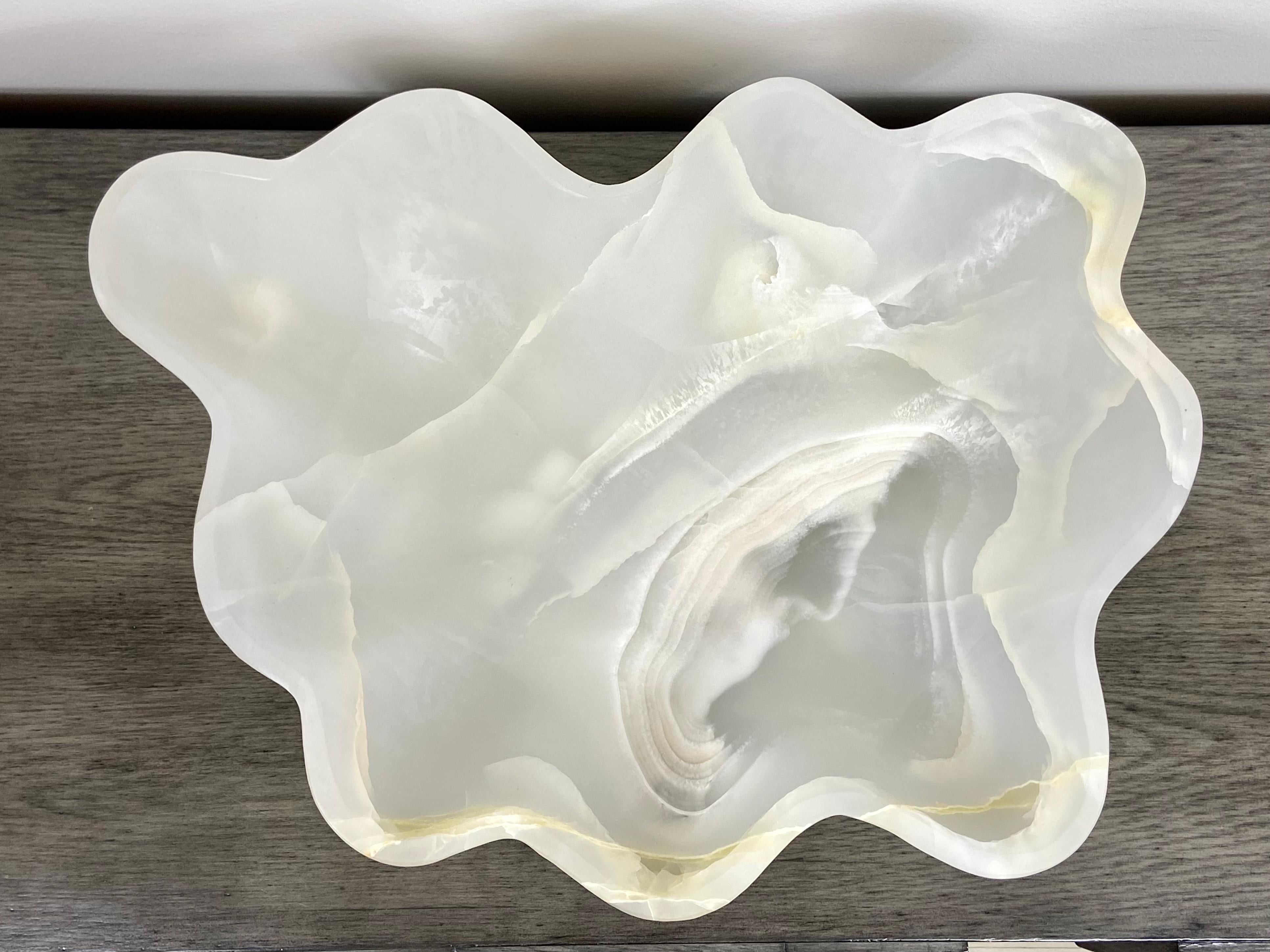 Off-White Large Hand-Carved Onyx Bowl For Sale 1