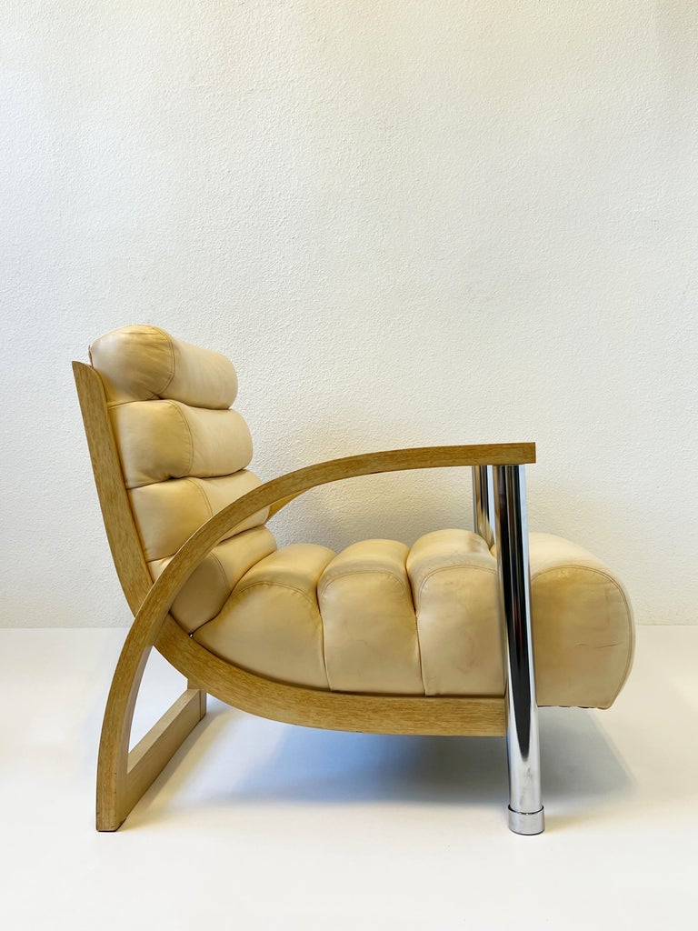 off White Leather and Chrome Lounge Chair by Jay Spectre  In Good Condition For Sale In Palm Springs, CA
