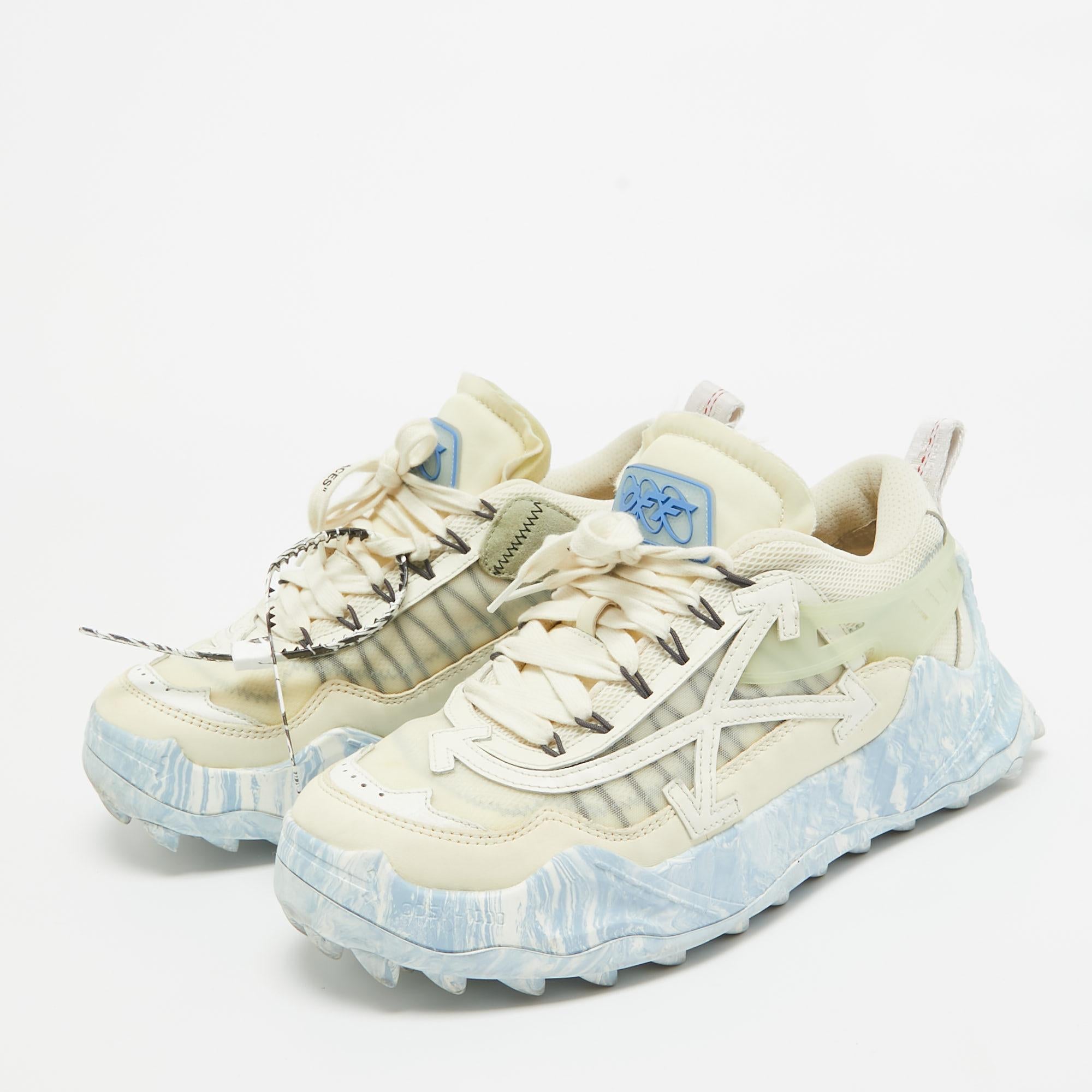 Packed with style and comfort, these Off-White sneakers are gentle on the feet so that you can glide through the day. They have a sleek upper with lace closure, and they're set on durable rubber soles.