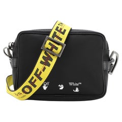 Crossbody-Tasche aus Nylon mit weißem Logo