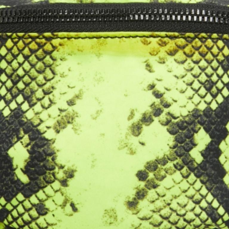 Off-White Neon Green/Black Python Print Nylon Fanny Pack Belt Bag en vente 2