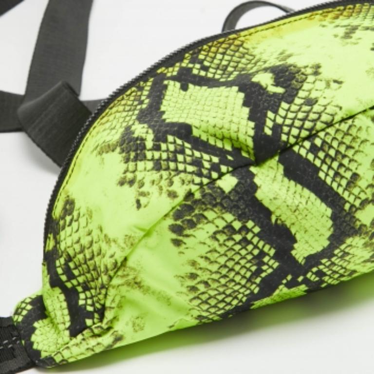 Off-White Neon Green/Black Python Print Nylon Fanny Pack Belt Bag en vente 3