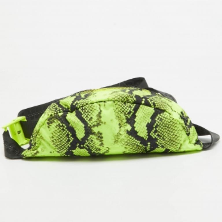 Off-White Neon Green/Black Python Print Nylon Fanny Pack Belt Bag en vente 4