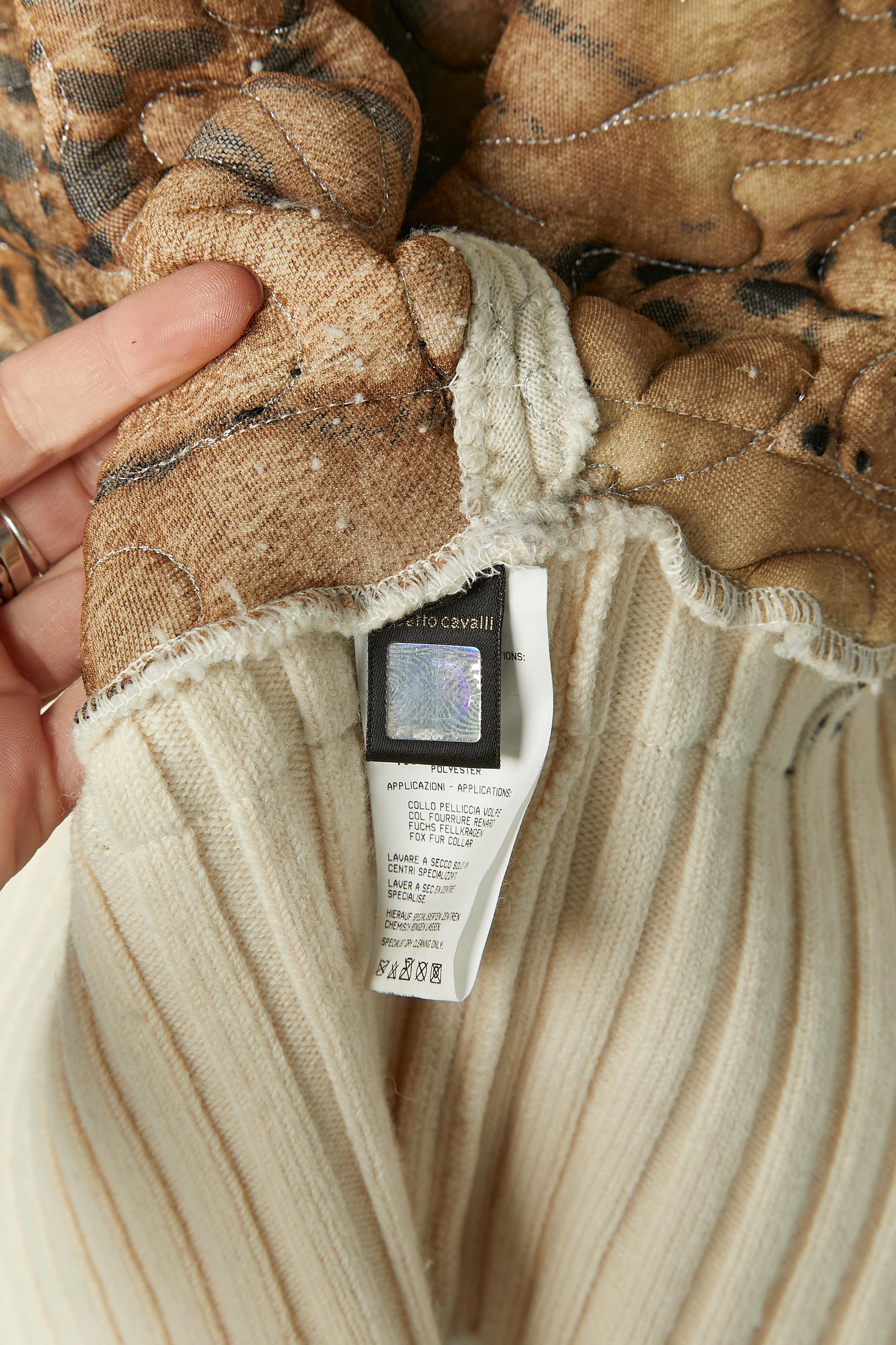 Giacca in maglia imbottita bianco sporco con ricami in lurex e paillettes Roberto Cavalli in vendita 4