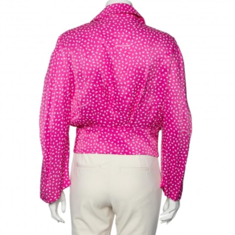 Off-White Blusa con paneles superpuestos de satén rosa estampado con botones M en Excelente estado para la venta en Dubai, Al Qouz 2