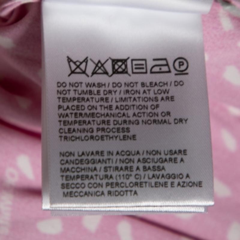 Off-White Blusa con paneles superpuestos de satén rosa estampado con botones M en venta 3