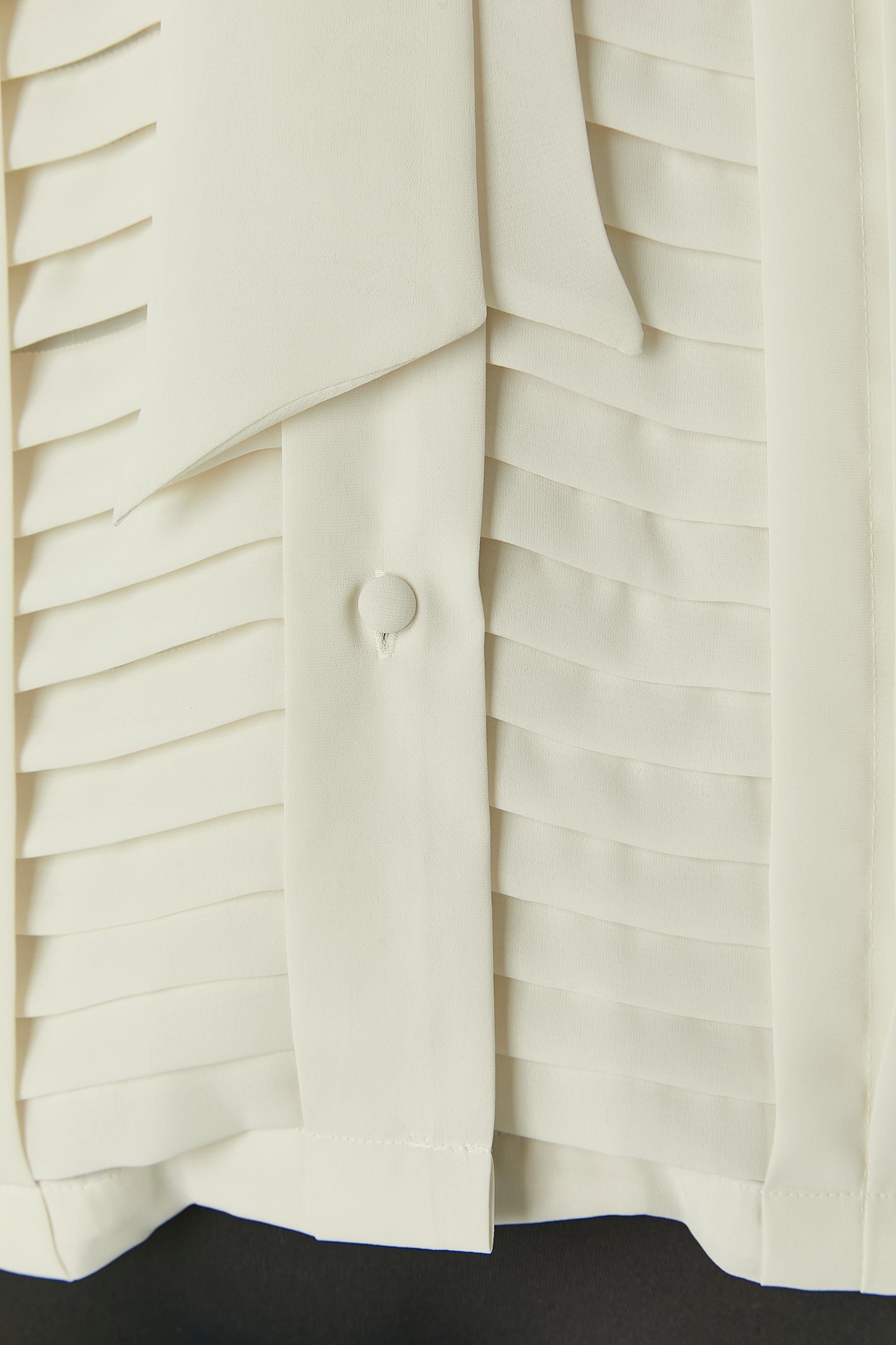 Off-white  pleated shirt with bow tie HALSTON III In Excellent Condition For Sale In Saint-Ouen-Sur-Seine, FR