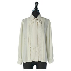 Bianco sporco  camicia a pieghe con papillon Halston III