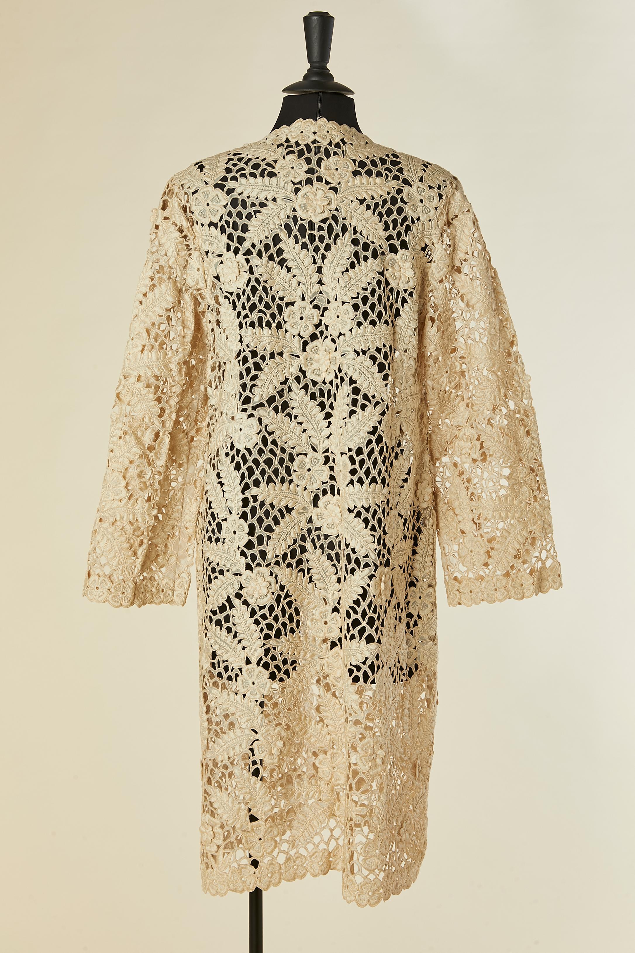 Donna Cappotto in pizzo guipure trasparente bianco sporco con bordo a bordo in vendita