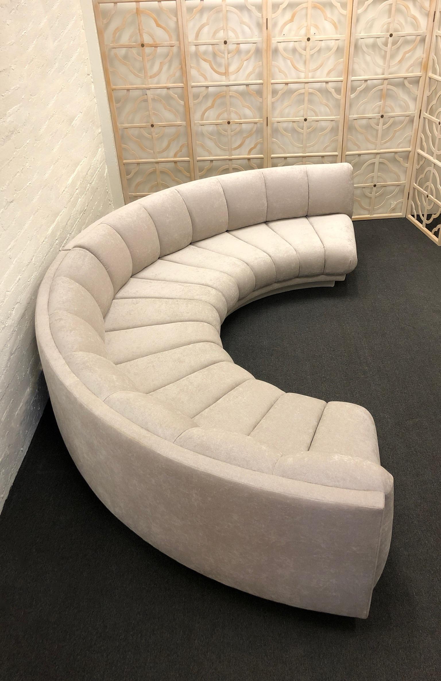 Semi-Circular Channel Sectional Sofa in Weiß von Steve Chase, Weiß  (Moderne) im Angebot