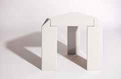 Table d'appoint Apollo en pierre de lave émaillée blanc cassé de Corpus Studio