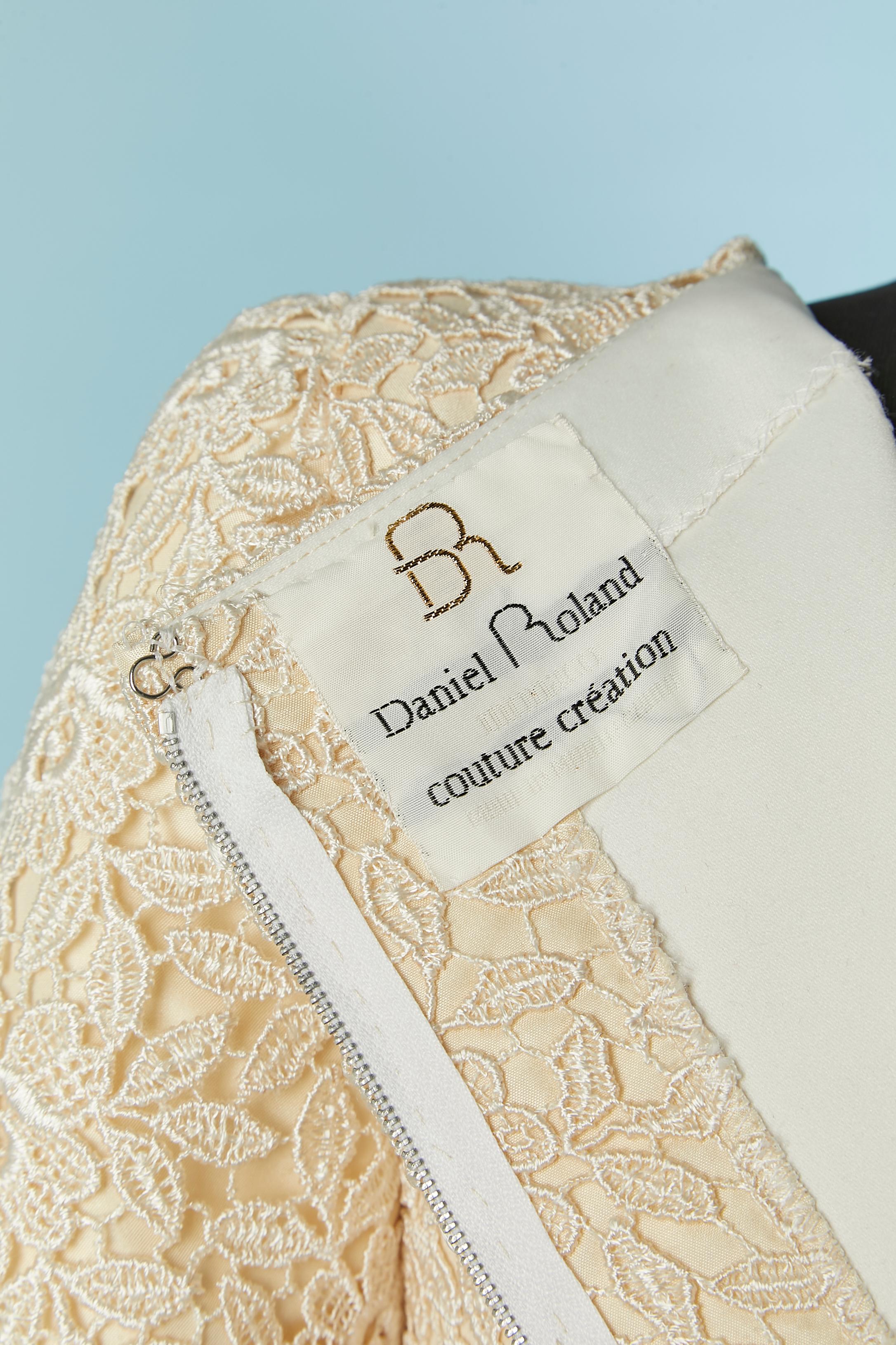 Robe de mariée en soie et dentelle guipure Off-White DANIEL  ROLAND en vente 3