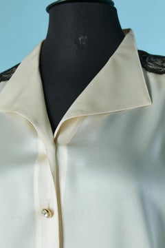 Chemise en soie écrue avec dentelle noire sur la manche ESCADA Couture