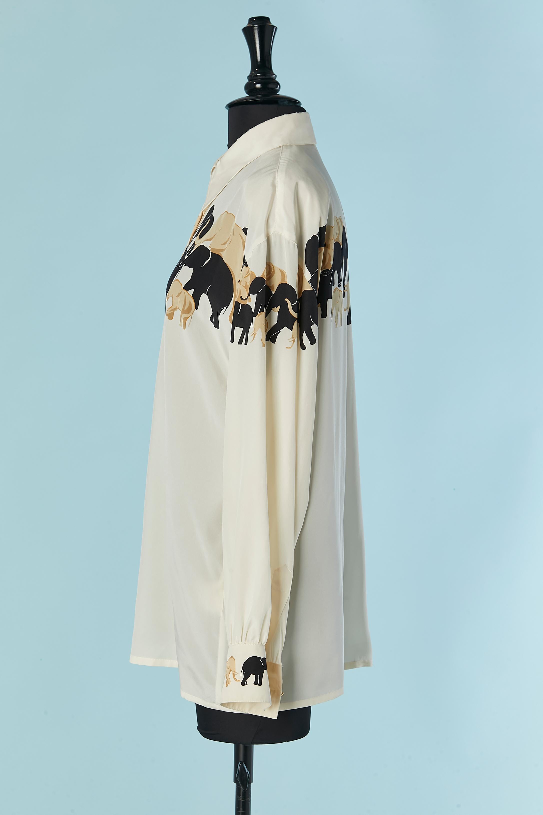 Off-white silk shirt with elephant print and button ESCADA Margaretha Ley In Excellent Condition For Sale In Saint-Ouen-Sur-Seine, FR
