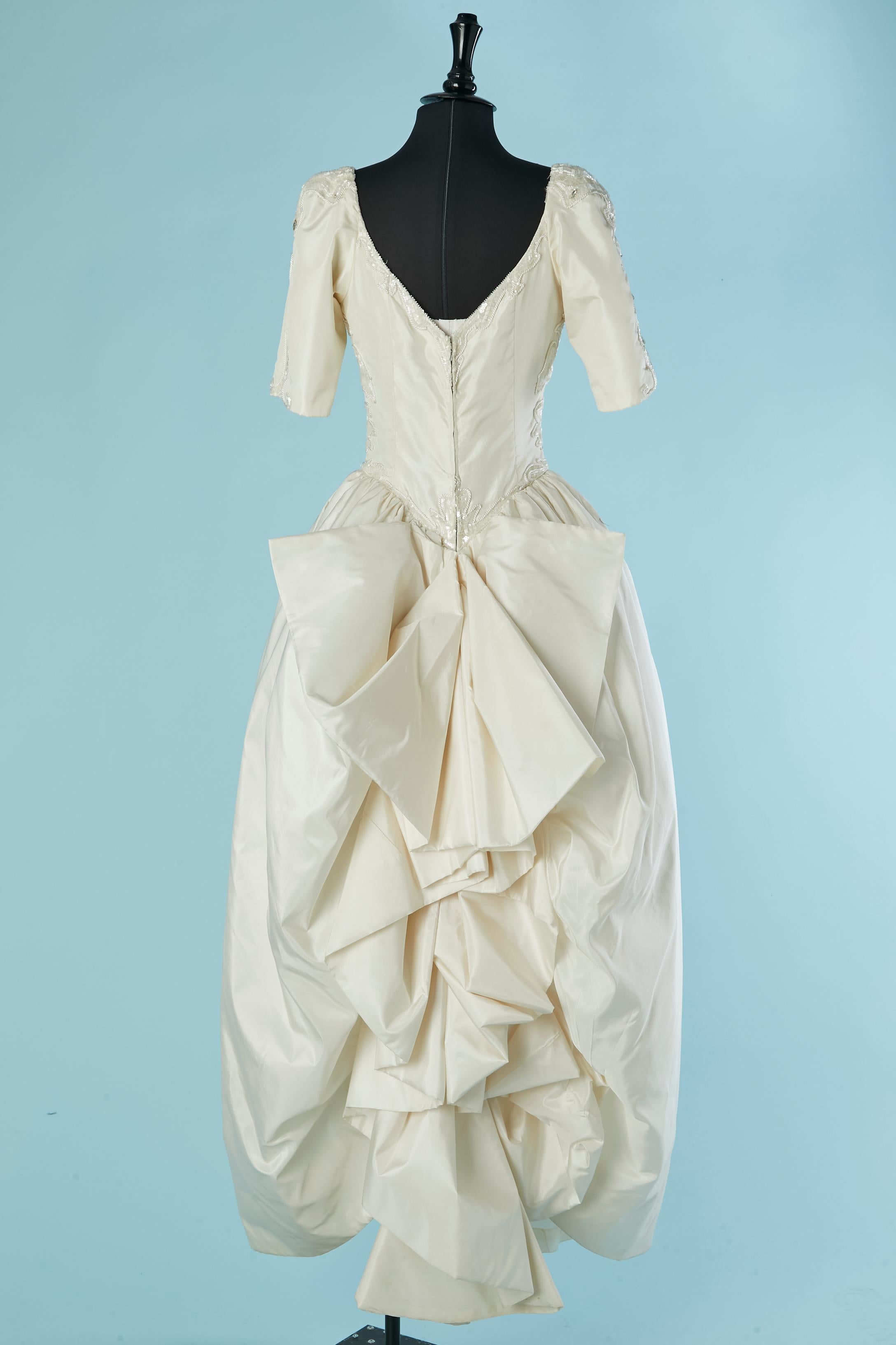 Abito da sposa in seta bianco sporco con perline LORIS AZZARO in vendita 2