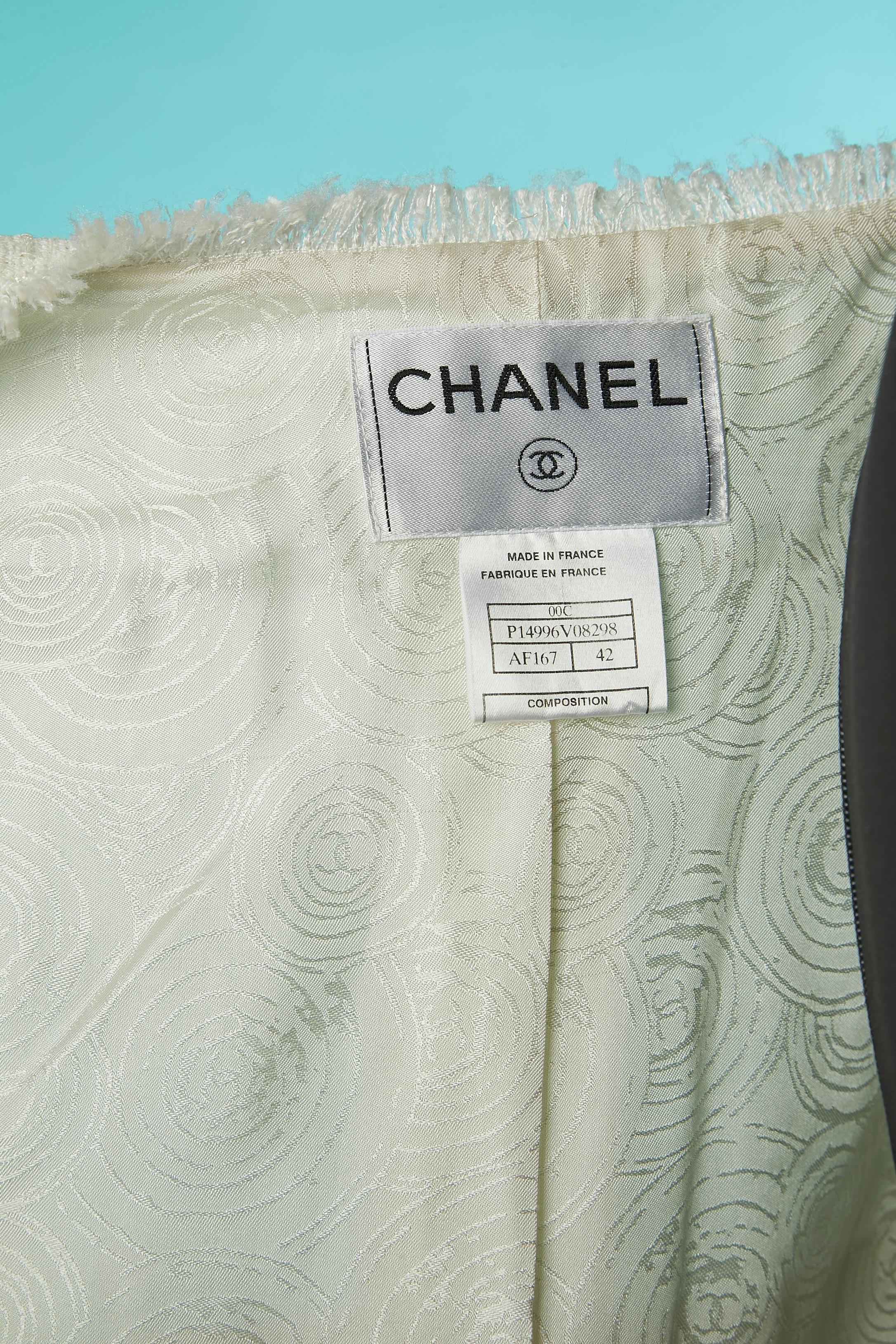 Off-white einereihige einreihige Jacke aus Tweed und Pailletten Chanel  im Angebot 4