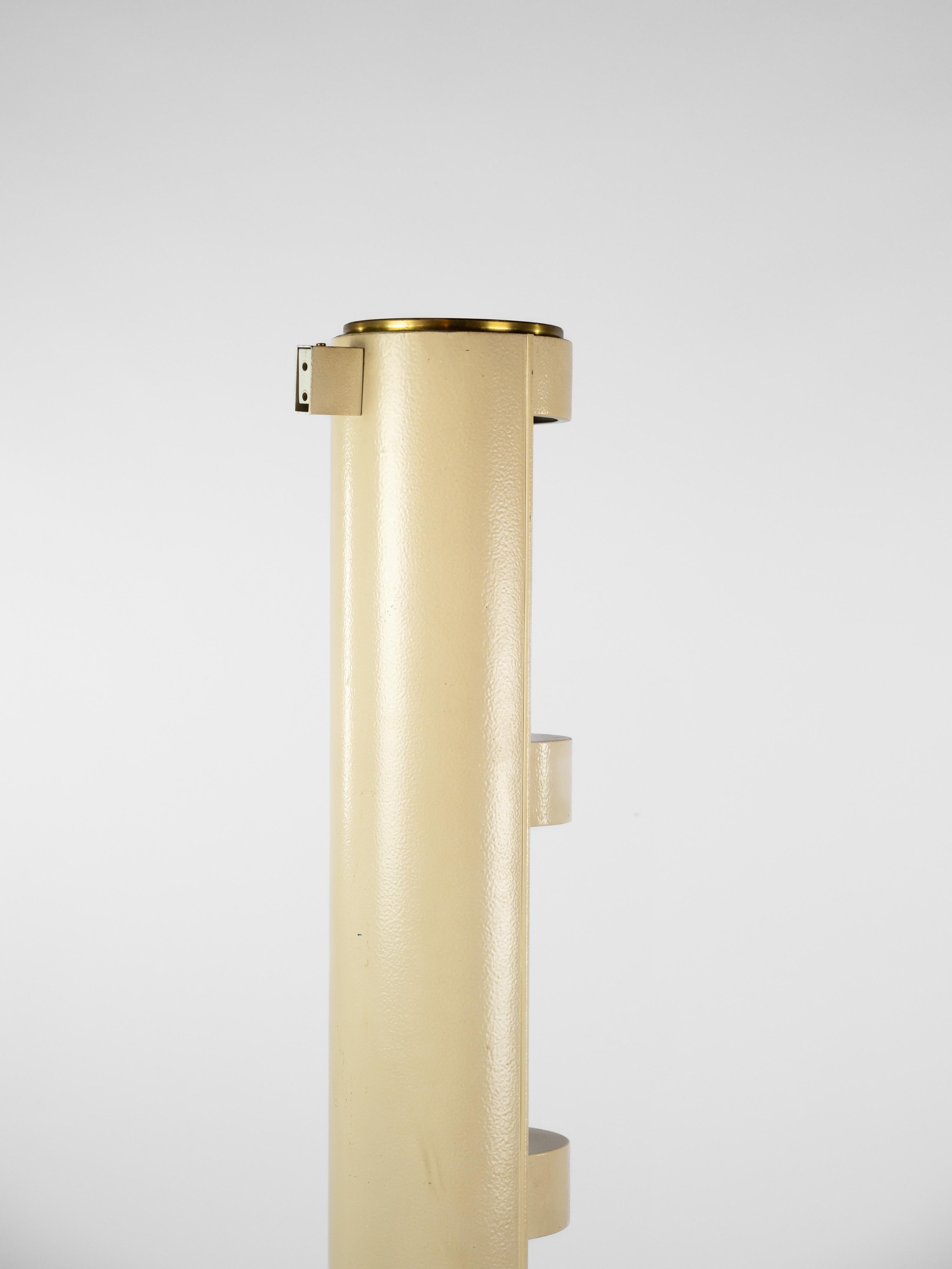 Stehlampe mit cremefarbenem weißem Turm aus Metall von Jean Perzel im Angebot 9