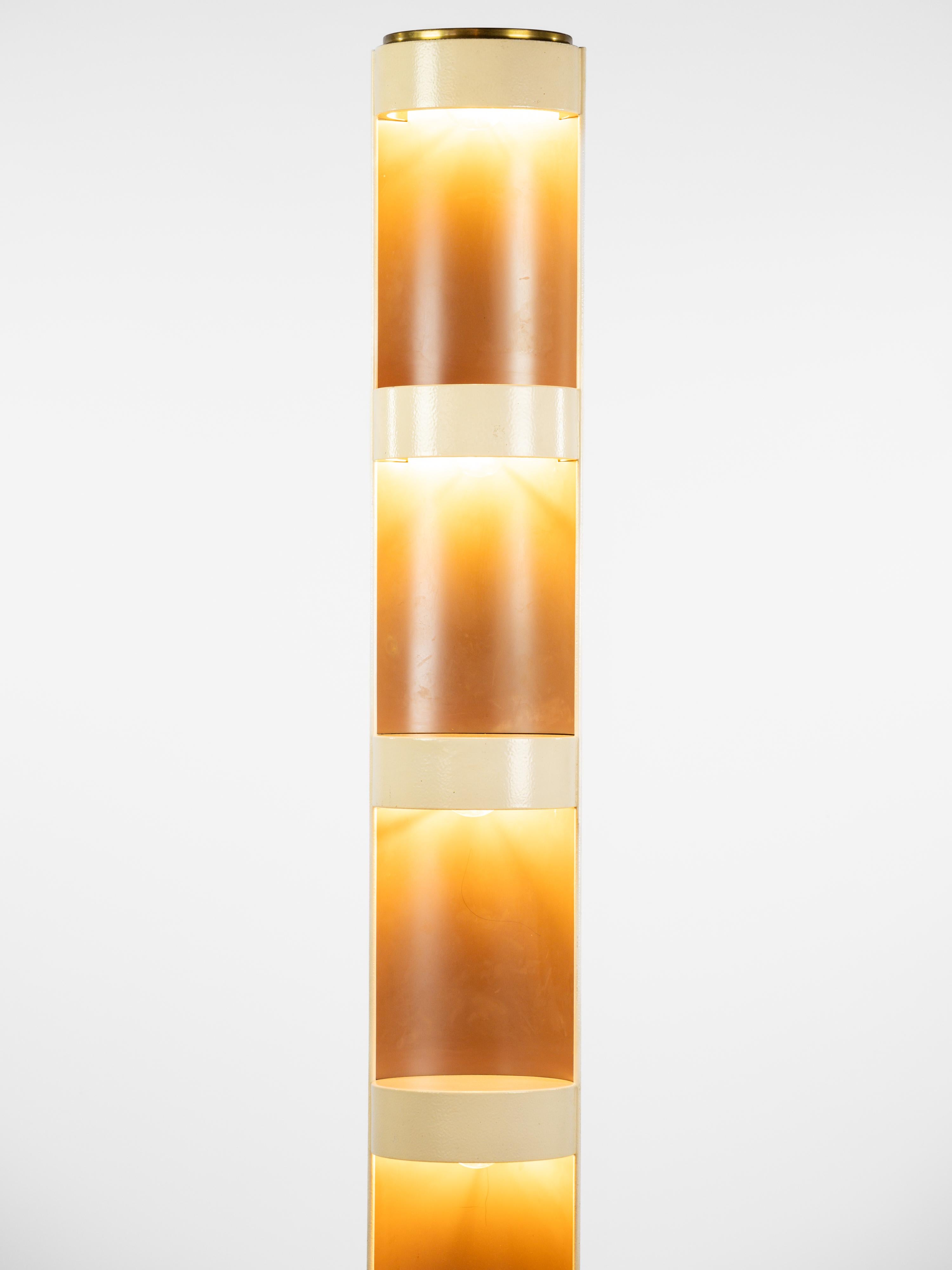 Minimalist tower flower lamp in off white lacquered metal with brass designed and produced by Jean Perzel (France)

4 shelves with a light each. 

Circa 1960

H 168 D 19/23 with wall fixation 

More information upon request