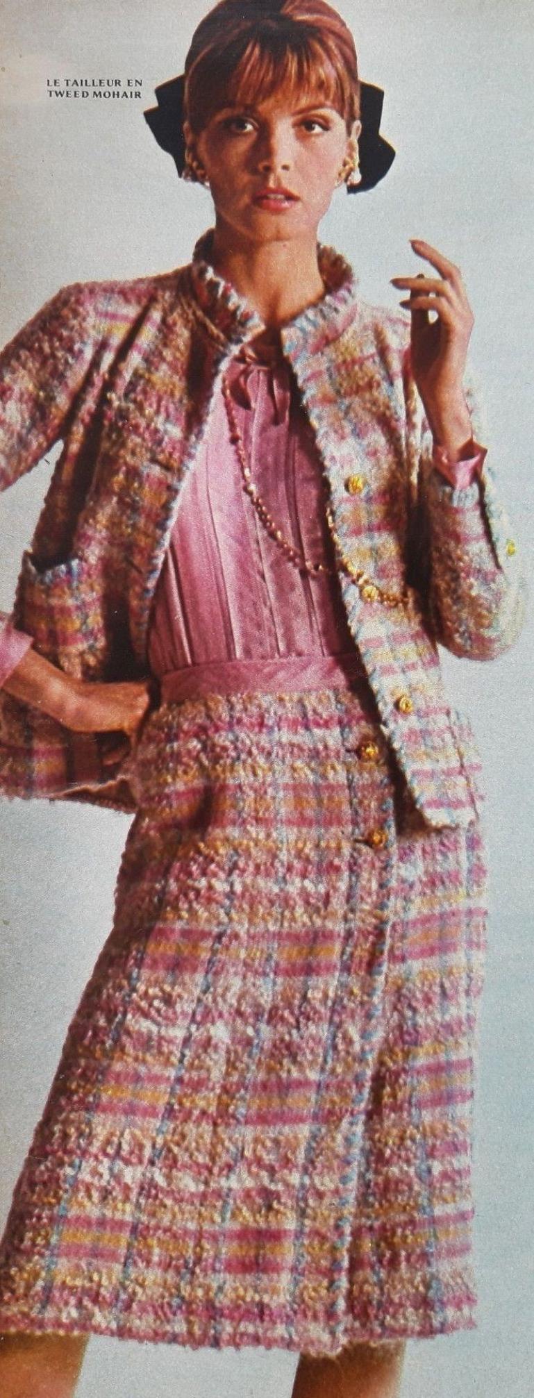 Off-white tweed and pale silk jacket and dress ensemble Chanel 1964  11