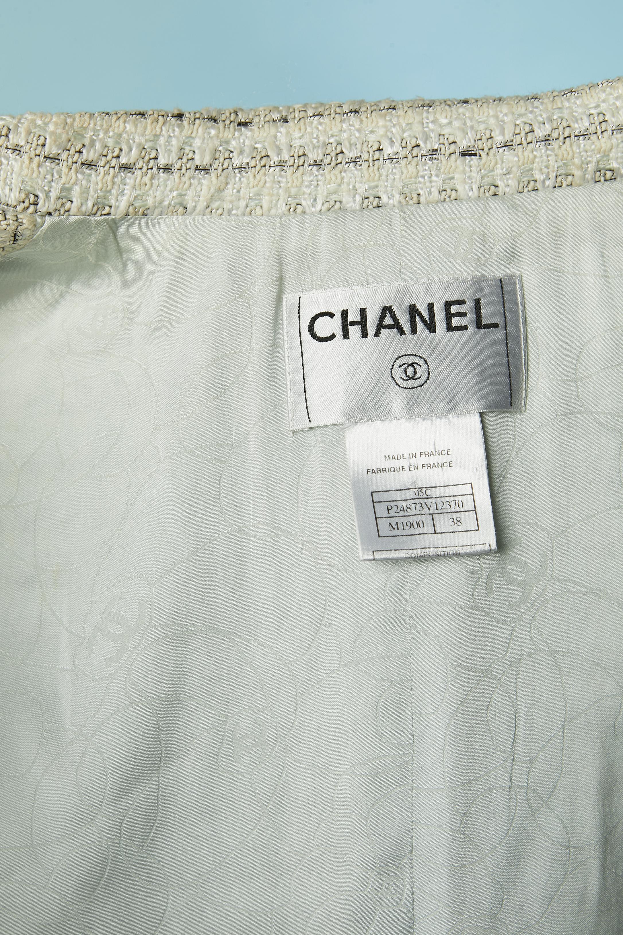 Giacca monopetto in tweed bianco sporco con abbellimento in nappe CHanel in vendita 5