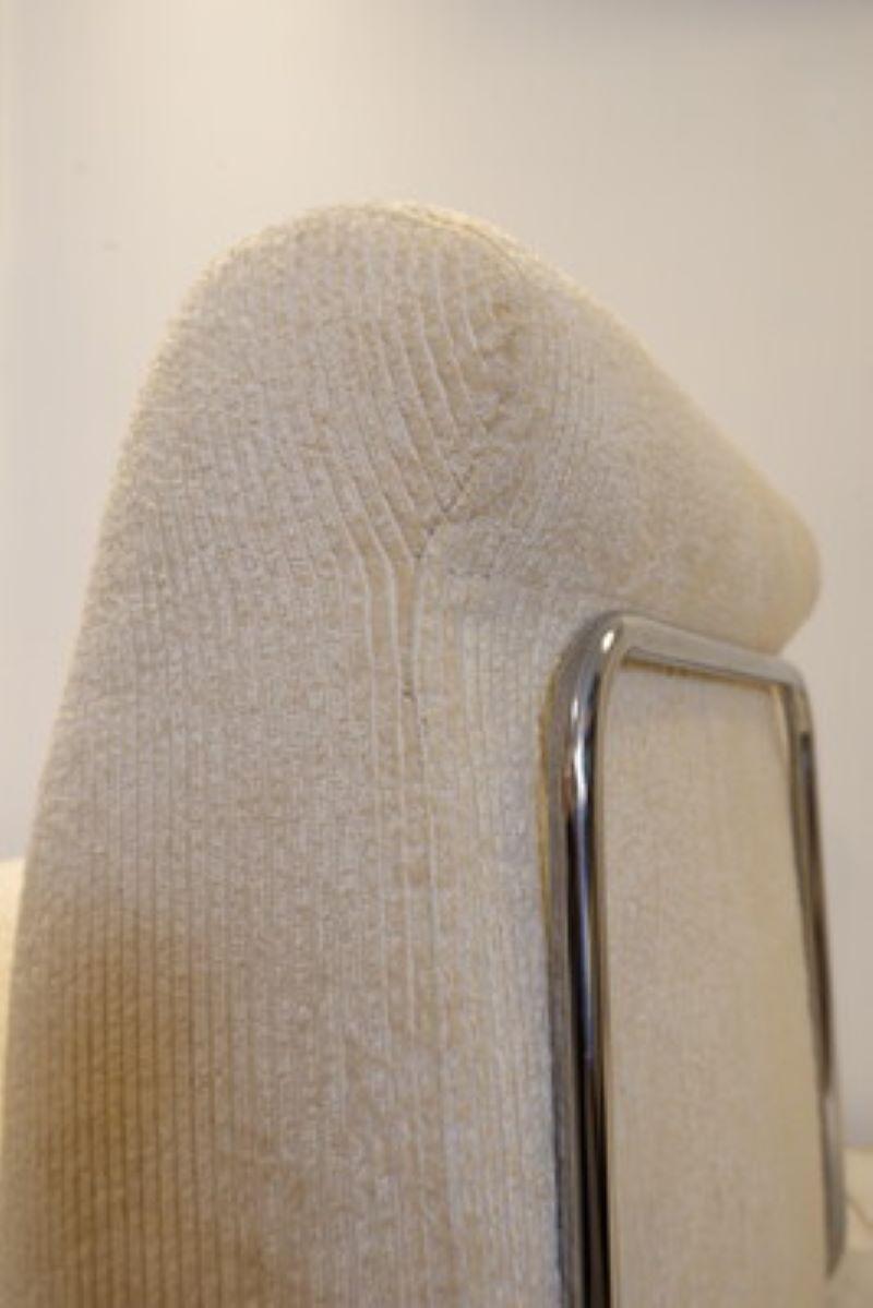 Off-white velvet armchair, 1960s Italy For Sale 2