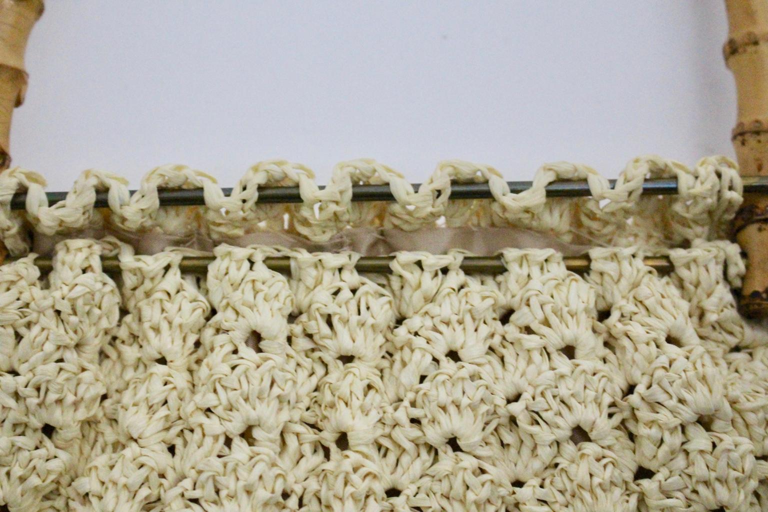 Off White Vintage Crochet  Bamboo Handle Bag 1960s Italy For Sale 3