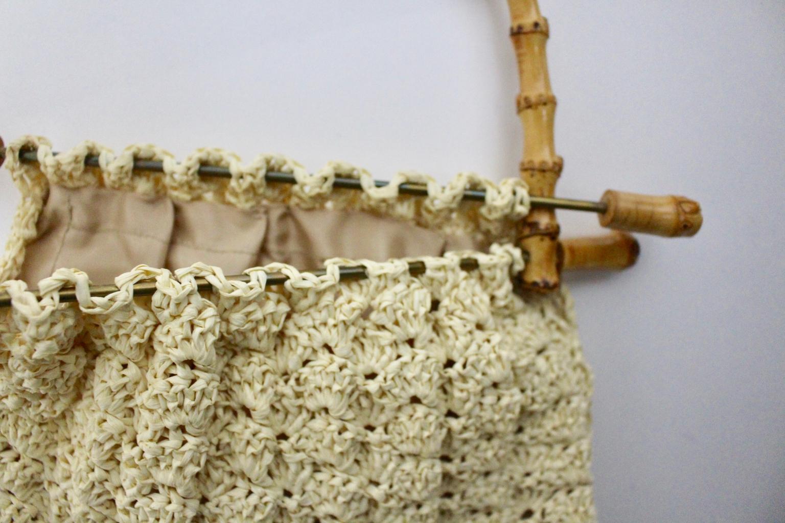 Off White Vintage Crochet  Bamboo Handle Bag 1960s Italy For Sale 8