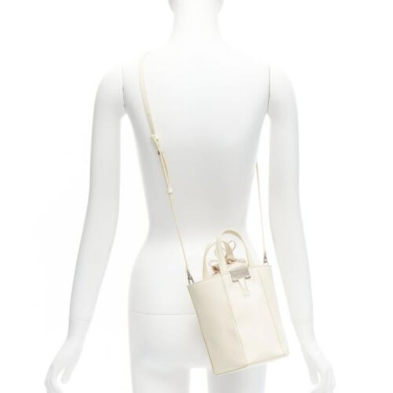 OFF WHITE Virgil Abloh Allen binder clip cream leather drawstring tote bag
Reference: BSHW/A00067
Brand: Off White
Designer: Virgil Abloh
Model: Allen
Material: Leather
Color: Cream
Pattern: Solid
Closure: Drawstring
Lining: Cream Leather
Made in: