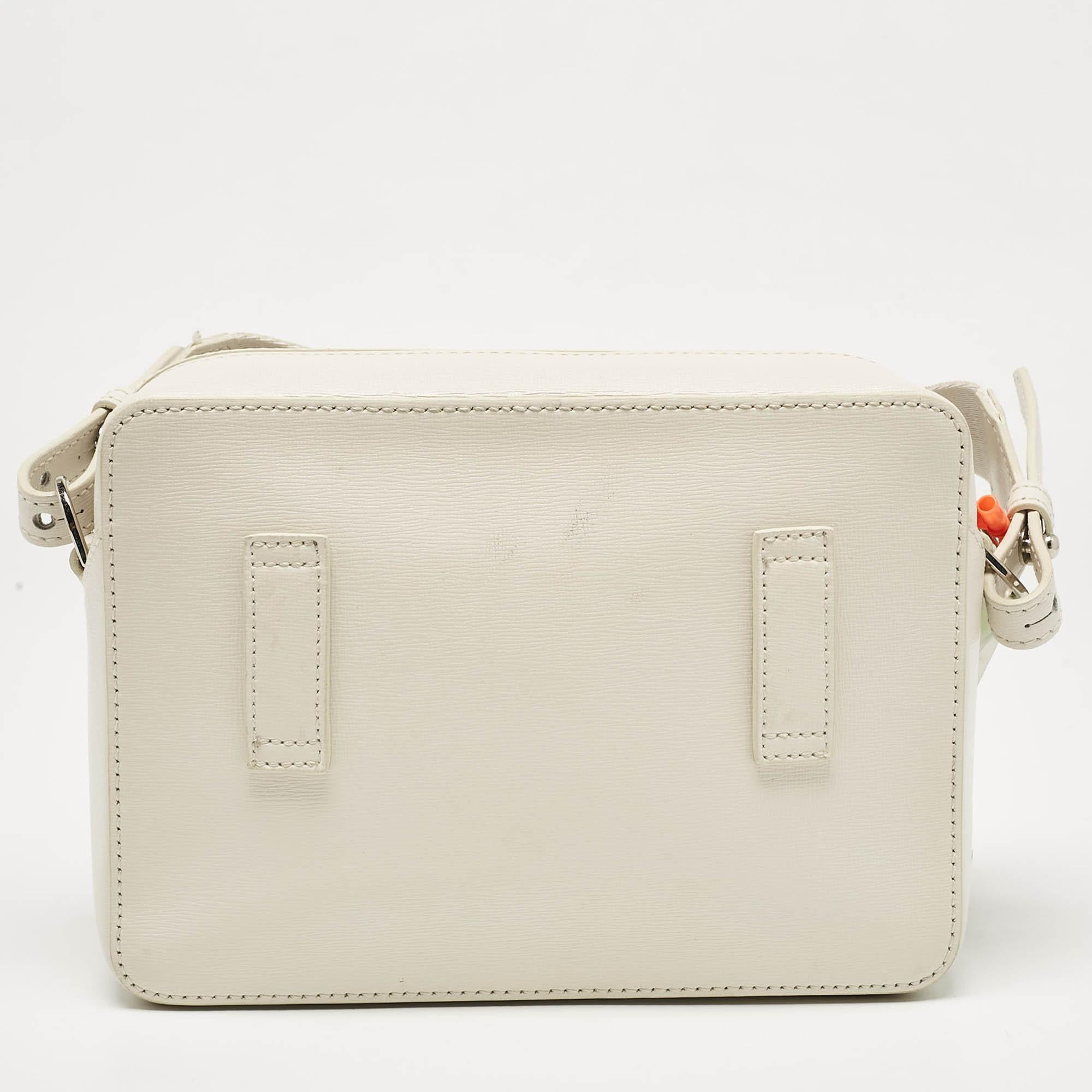 Off-White White/Black Leather Diag Camera Bag In Good Condition In Dubai, Al Qouz 2